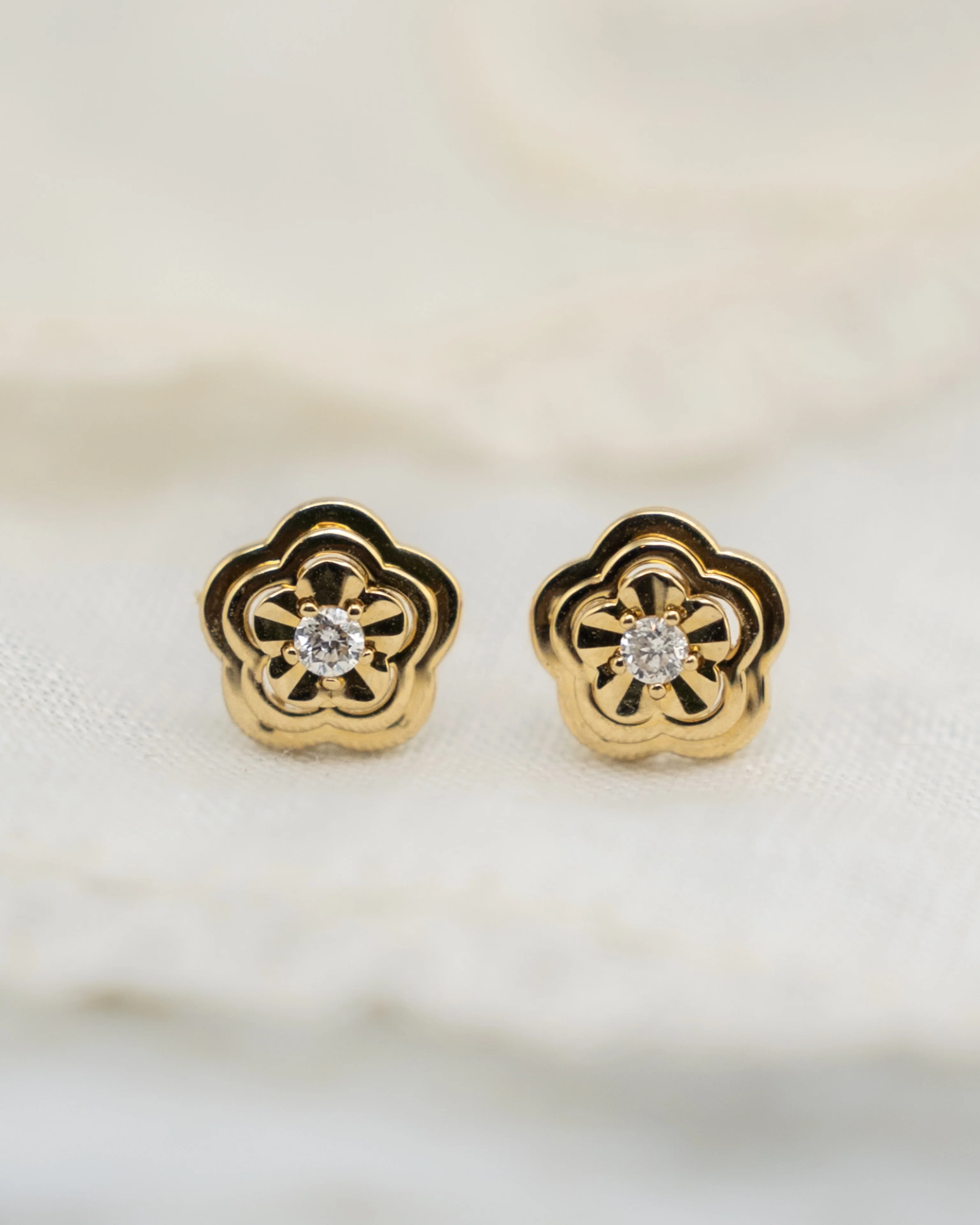 .07 Diamond Floral Stud Earrings in 14k Yellow Gold - Image 4