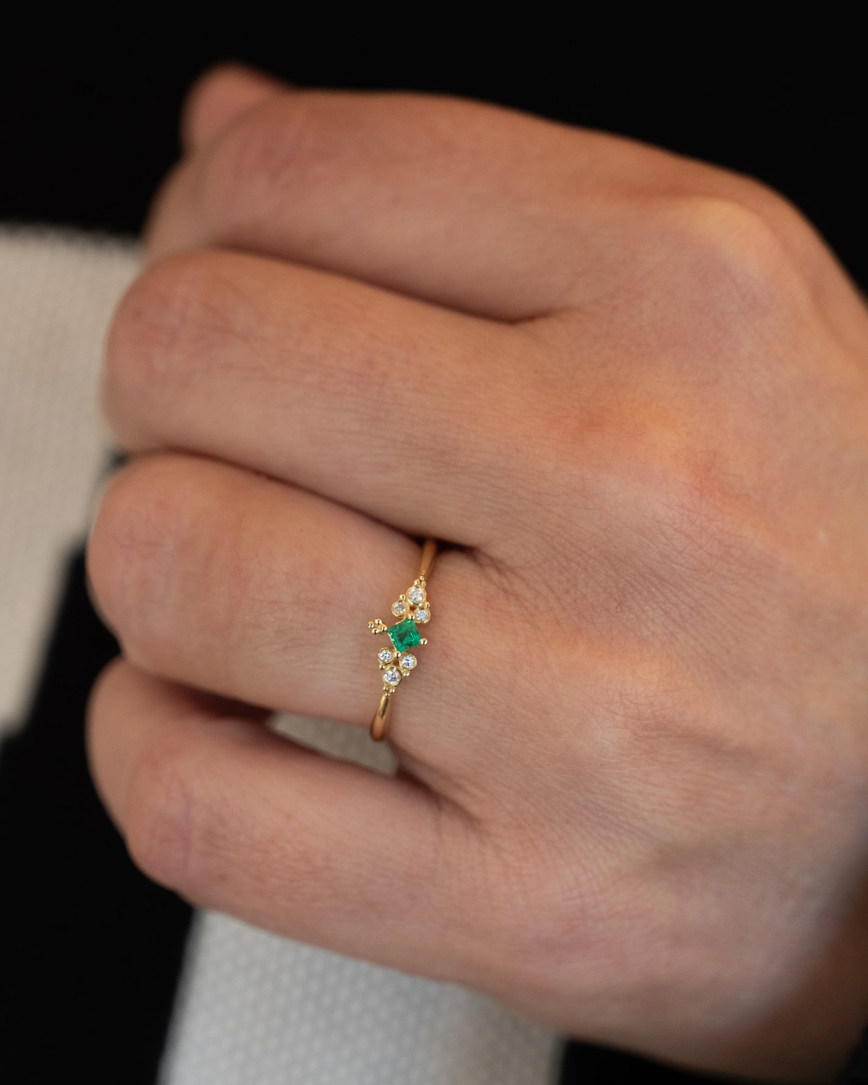 .09 Square Emerald & Diamond Cluster Ring 18k - Image 7