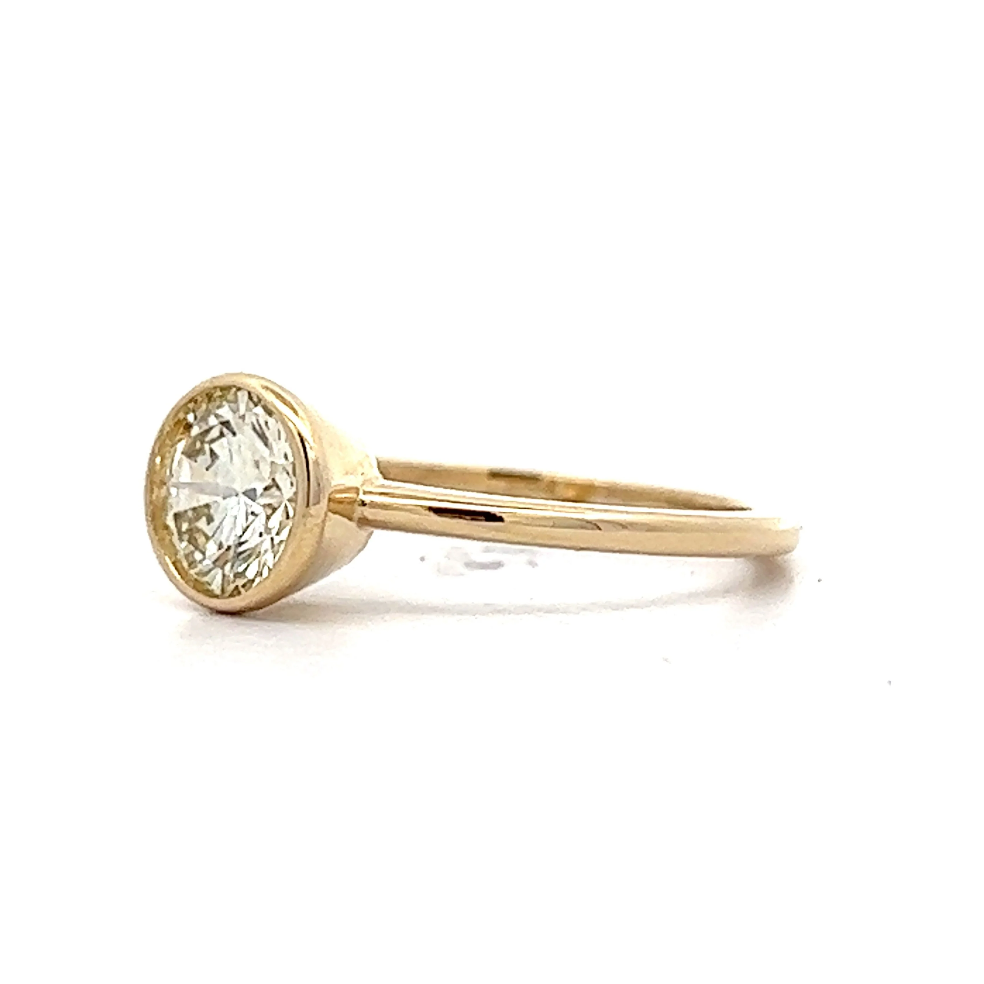 1.02 Round Brilliant Solitaire Engagement Ring in Yellow Gold - Image 2