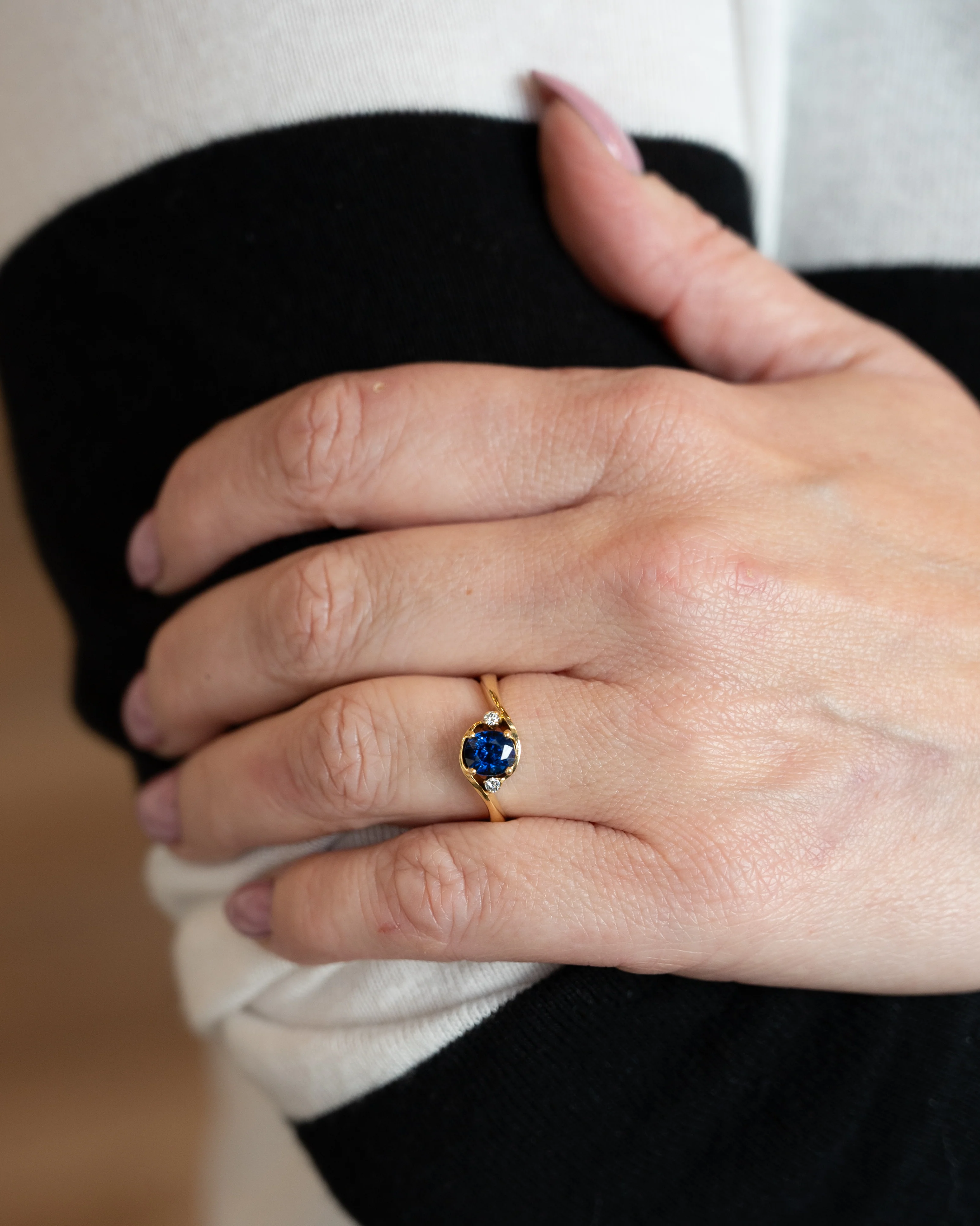 1.03 Sapphire Engagement Ring in 18k Yellow Gold - Image 7