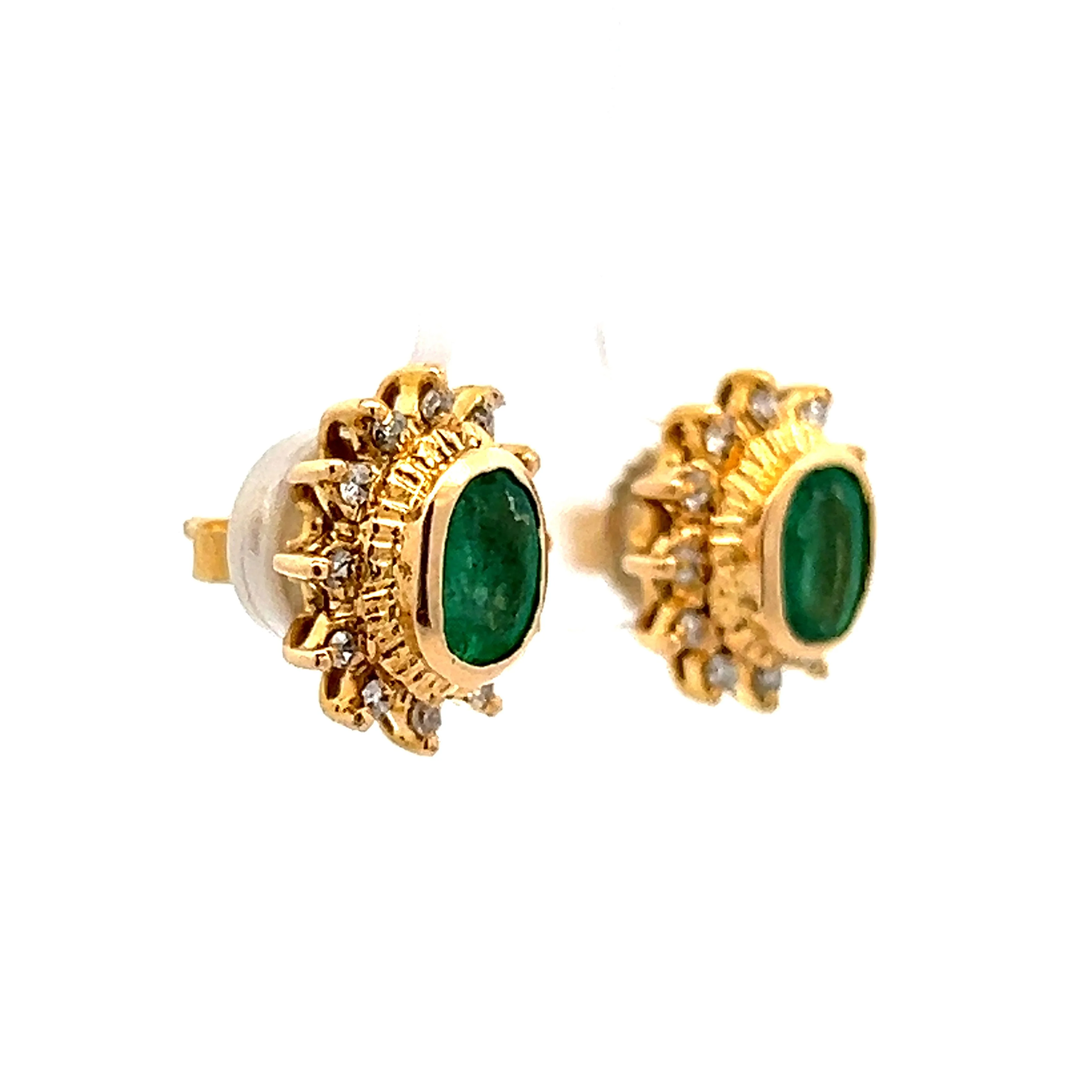 1.40 Emerald & Diamond Stud Earrings in Yellow Gold - Image 3
