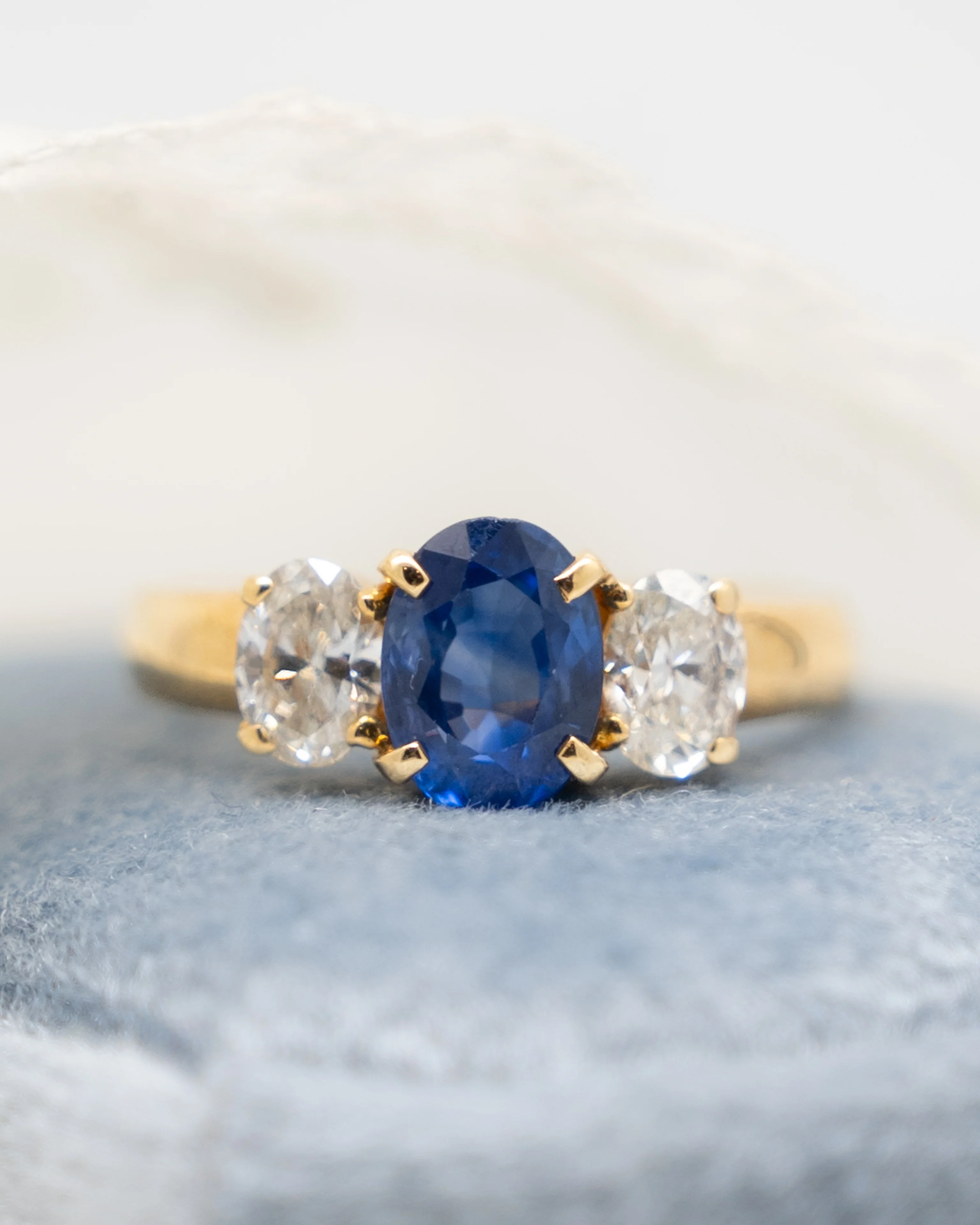 1.43 Sapphire & Diamond Engagement Ring in 18k - Image 5