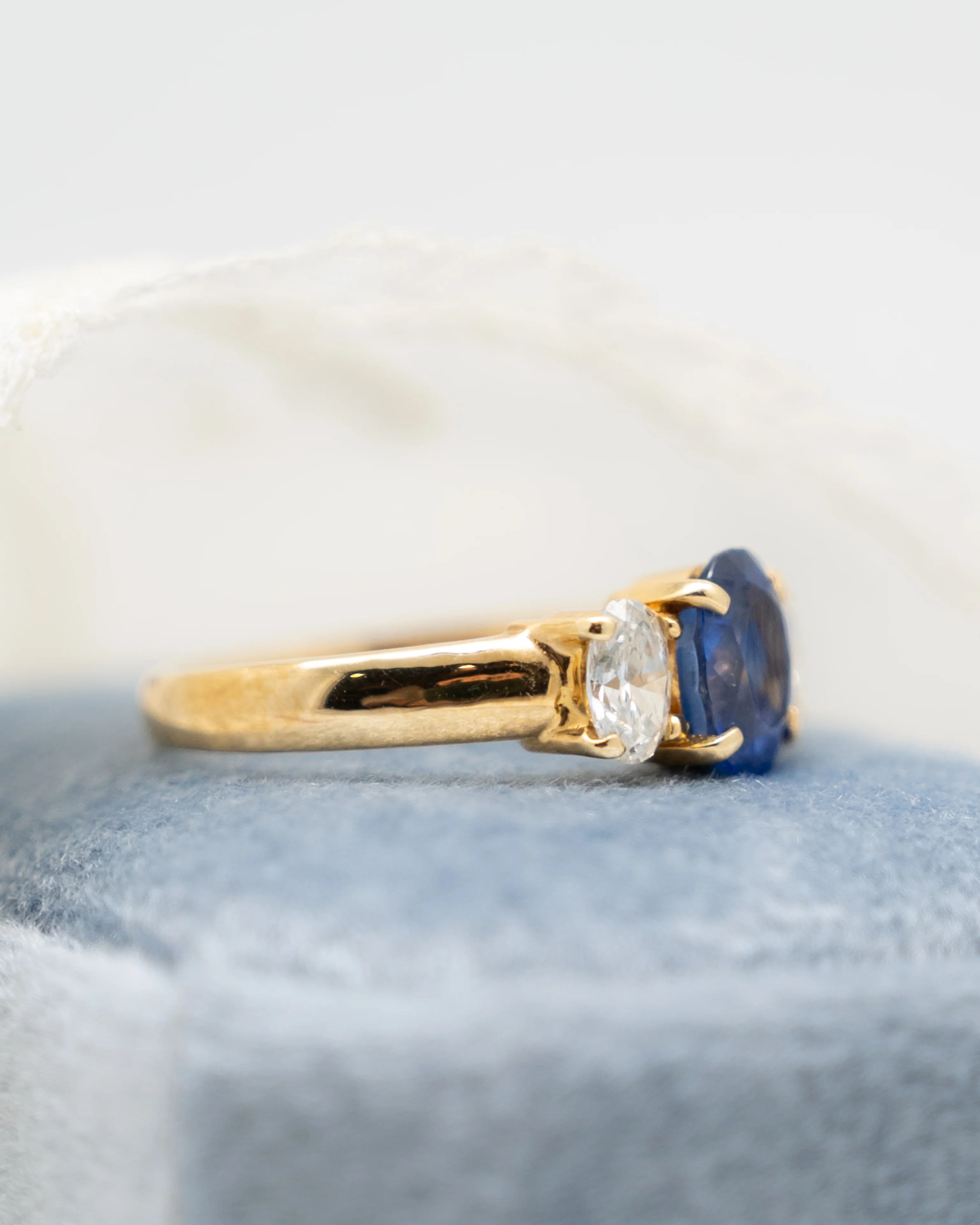 1.43 Sapphire & Diamond Engagement Ring in 18k - Image 6
