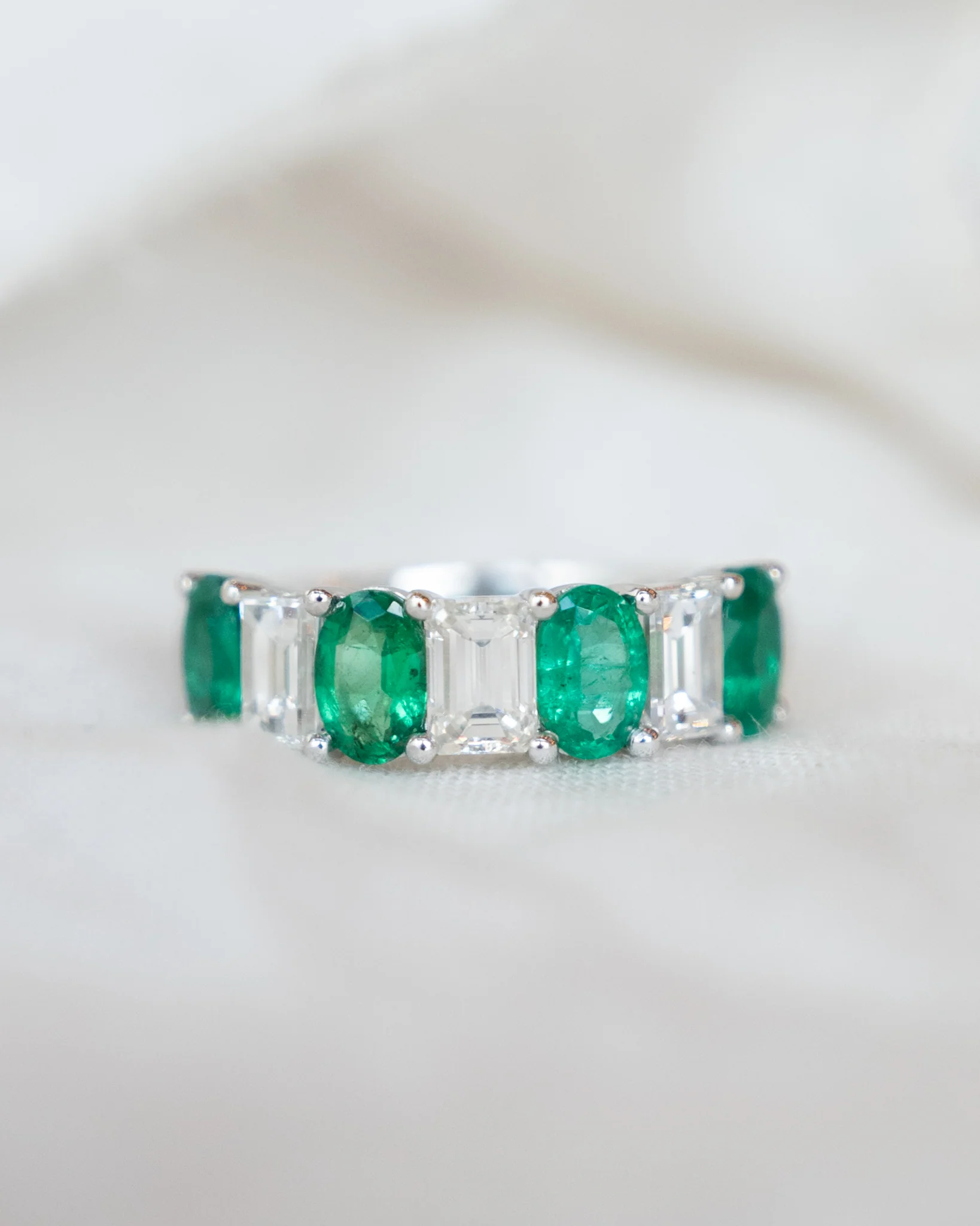 1.50 Emerald & Diamond Stacking Ring in 18k White Gold - Image 6
