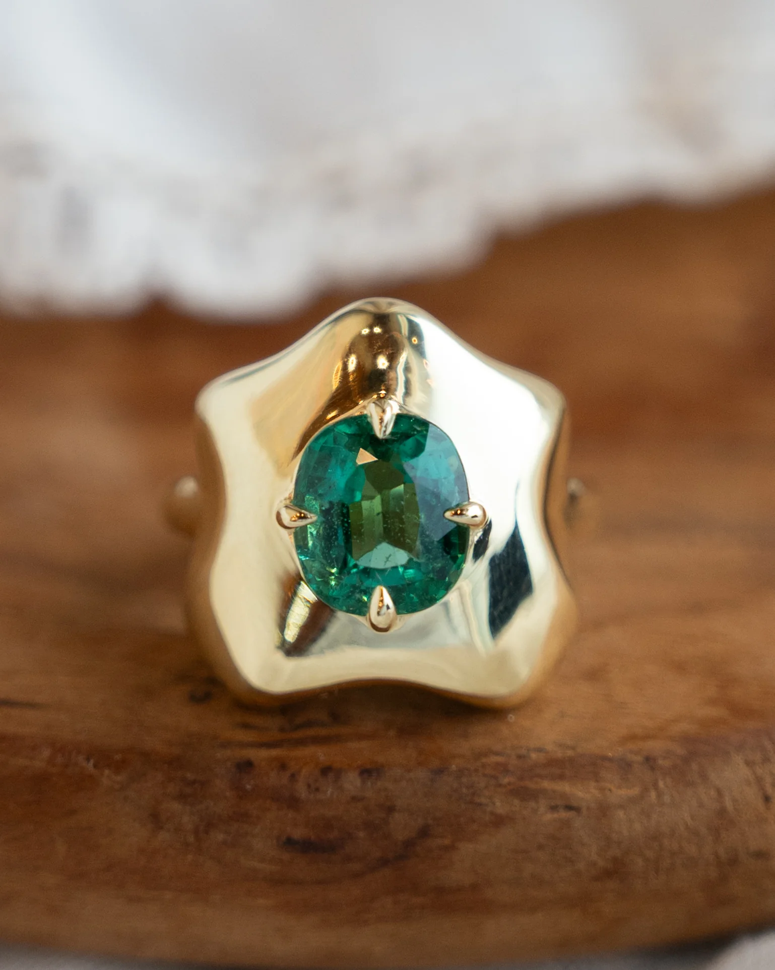 1.70 Cushion Cut Emerald Cocktail Ring in 18k - Image 6