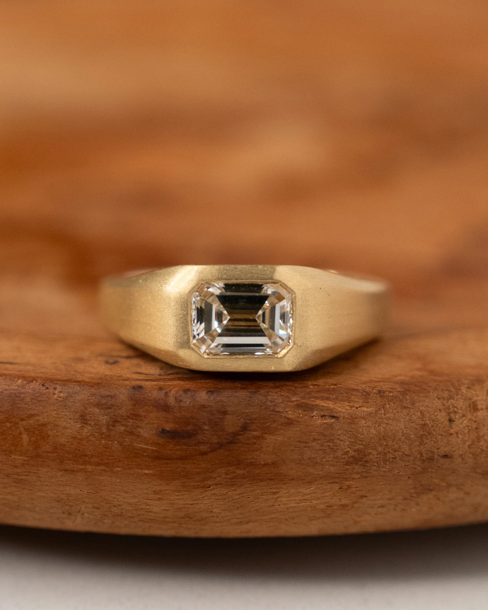 1 Carat Emerald Cut Diamond Engagement Ring 18k - Image 6