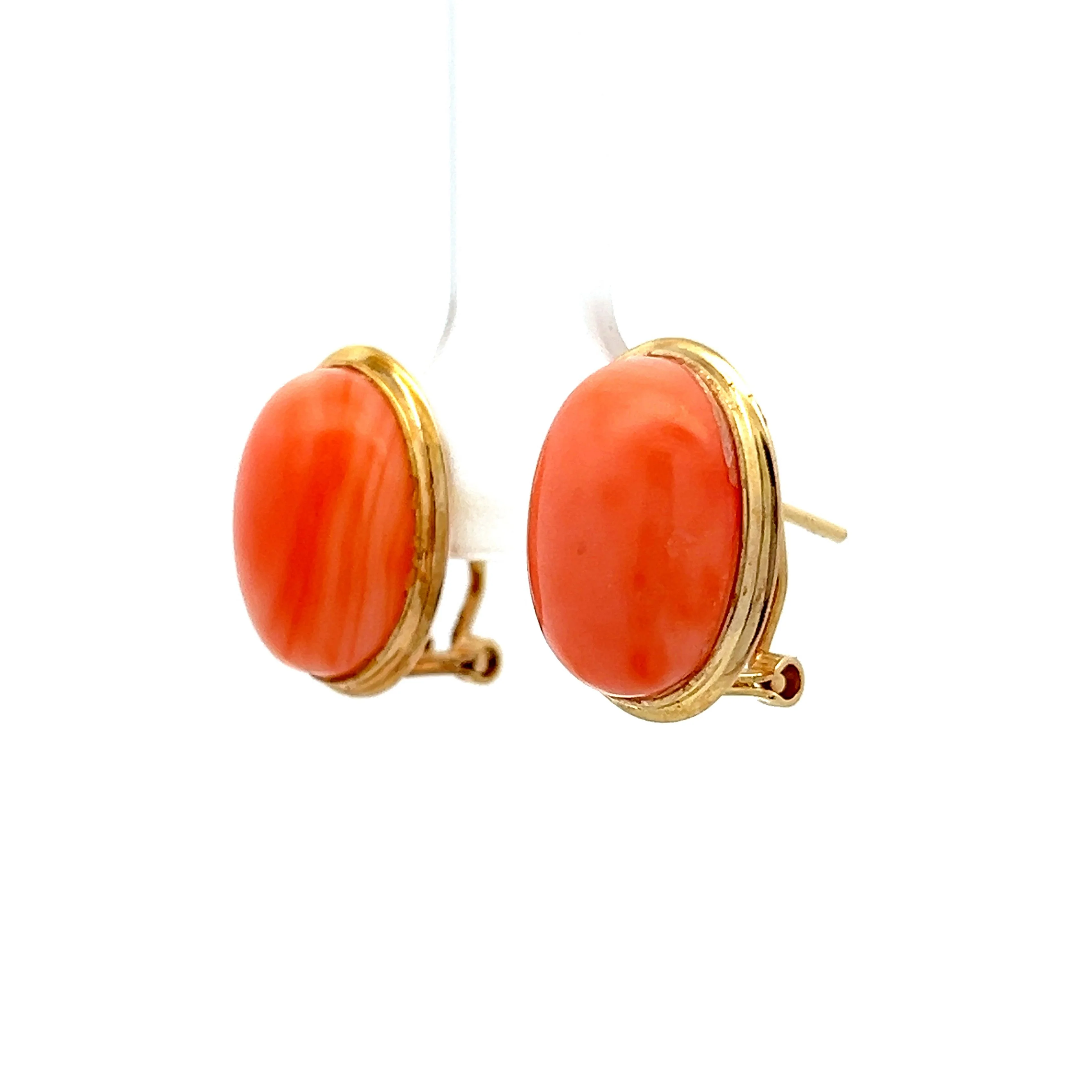 12.80 Cabochon Coral Earring Studs in Yellow Gold - Image 2