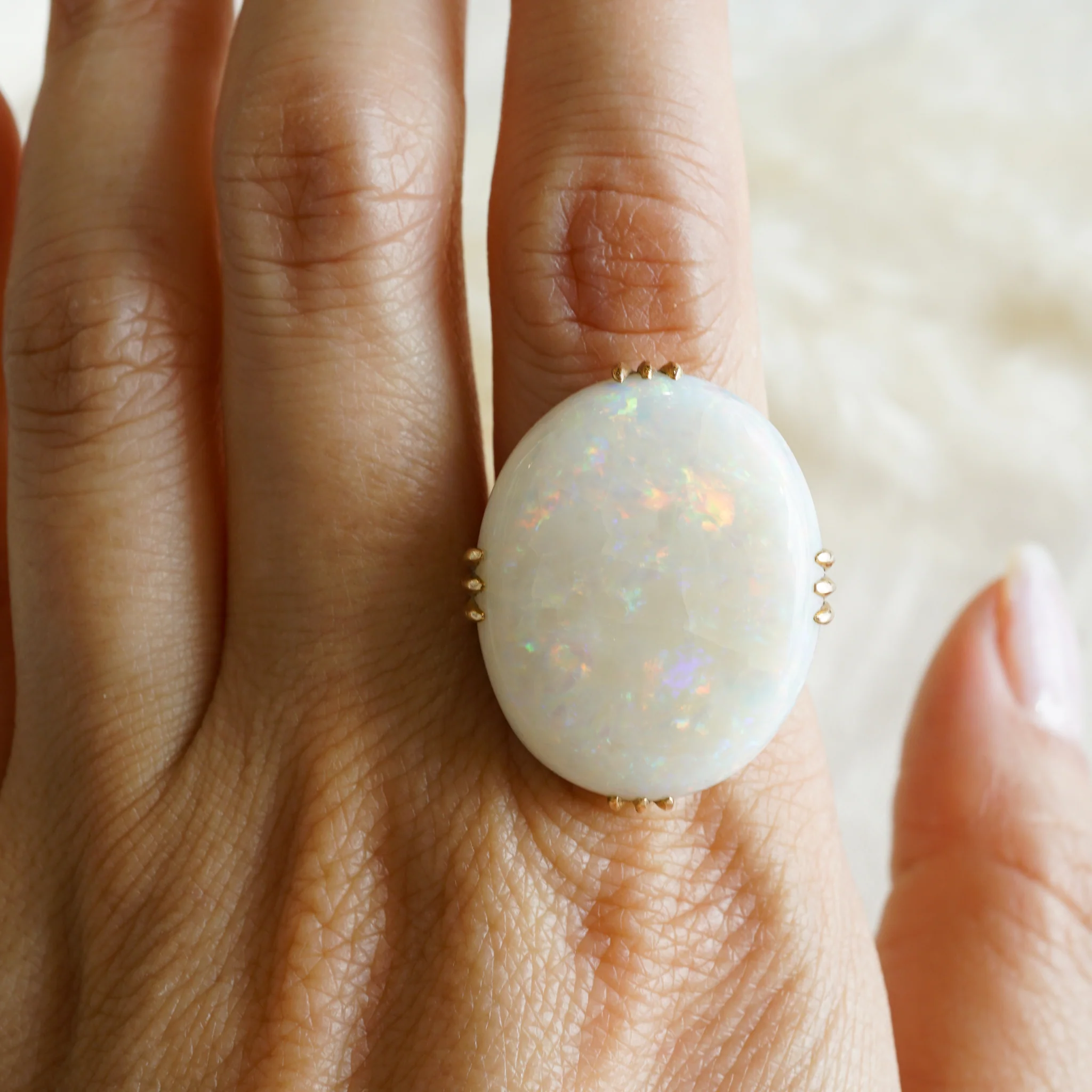 12.92 Vintage Mid-Century Opal Ring in 18k Yellow Gold - Image 5