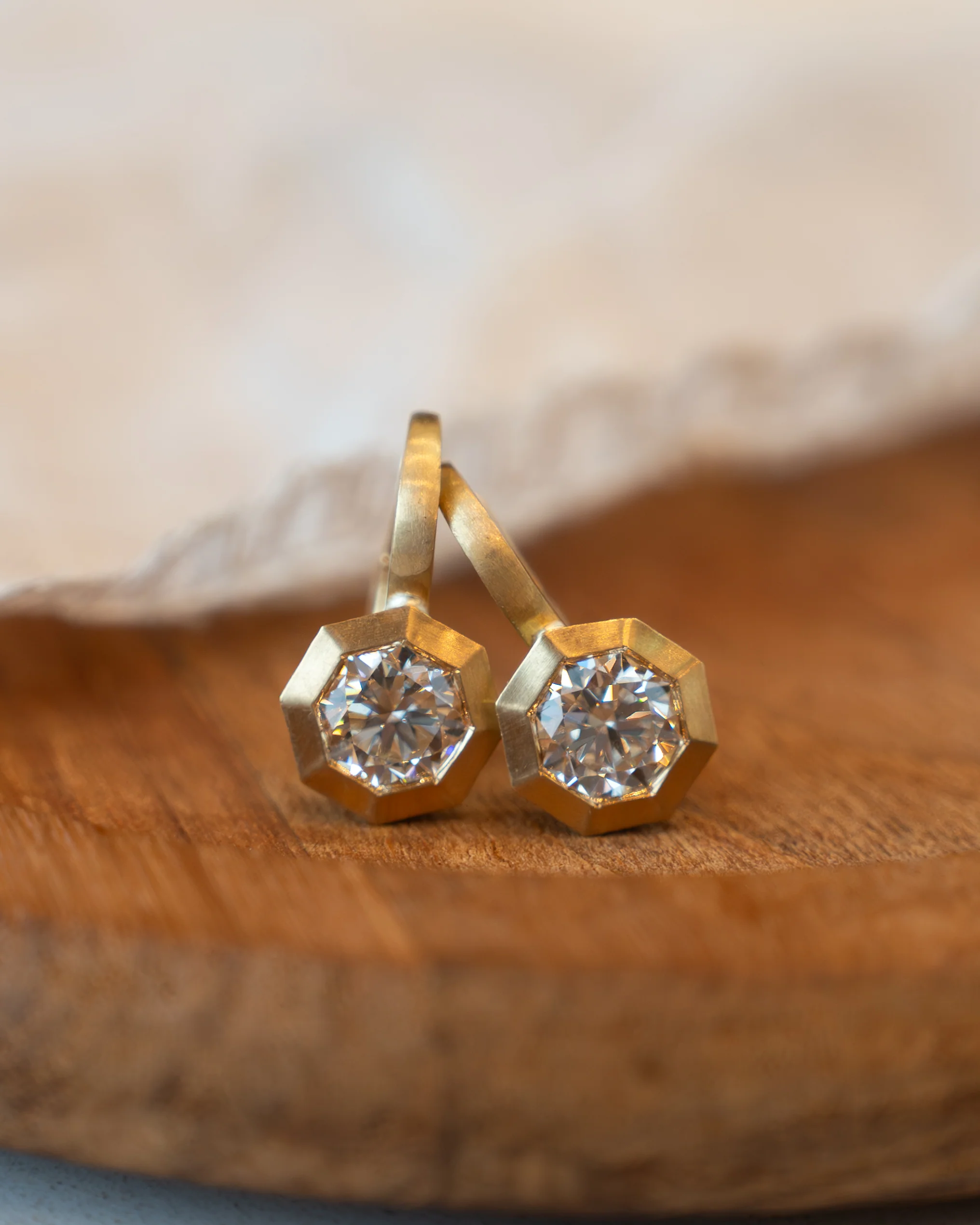 14.44 Cushion Lemon Quartz Drop Earrings 18k - Image 4