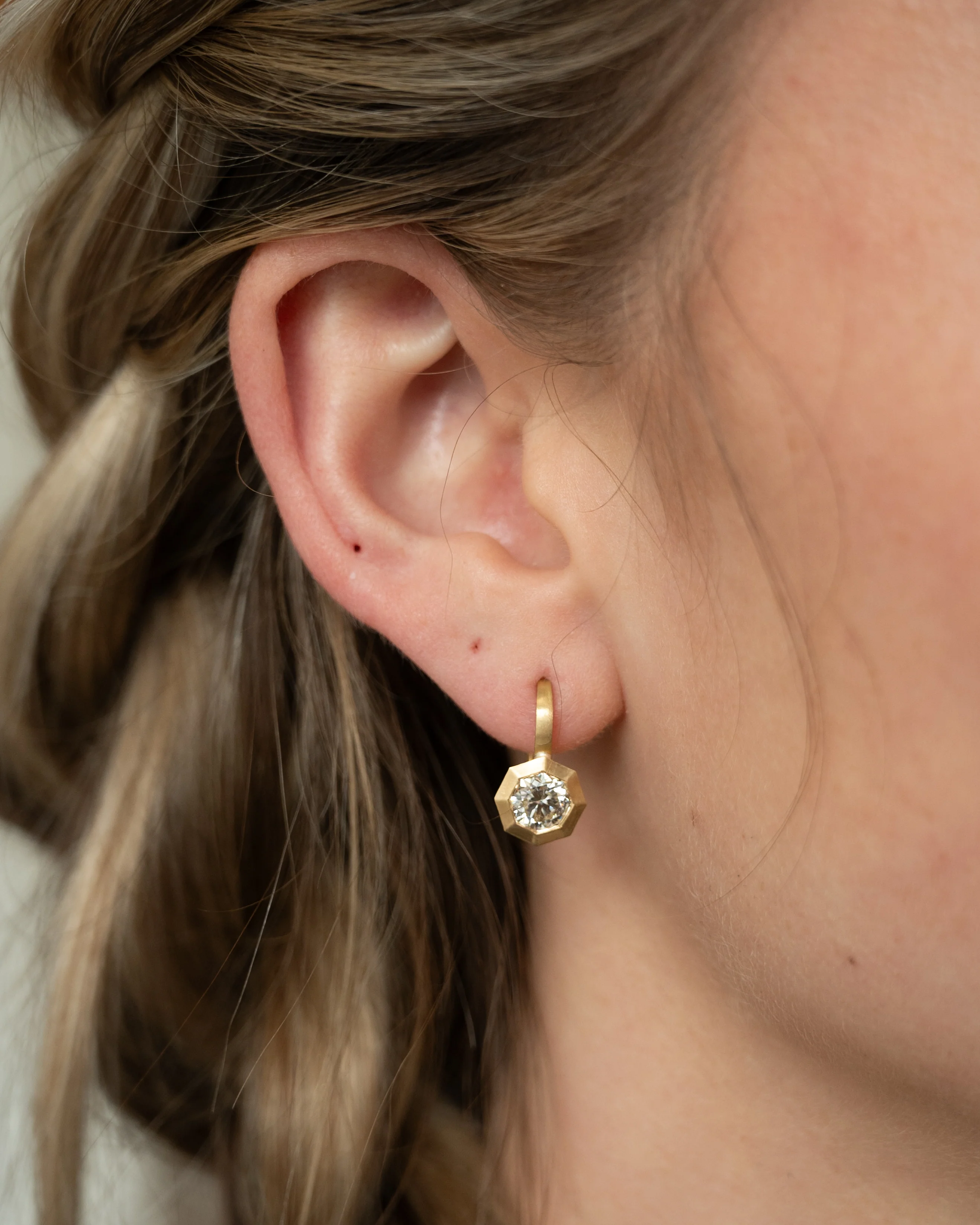 14.44 Cushion Lemon Quartz Drop Earrings 18k - Image 5