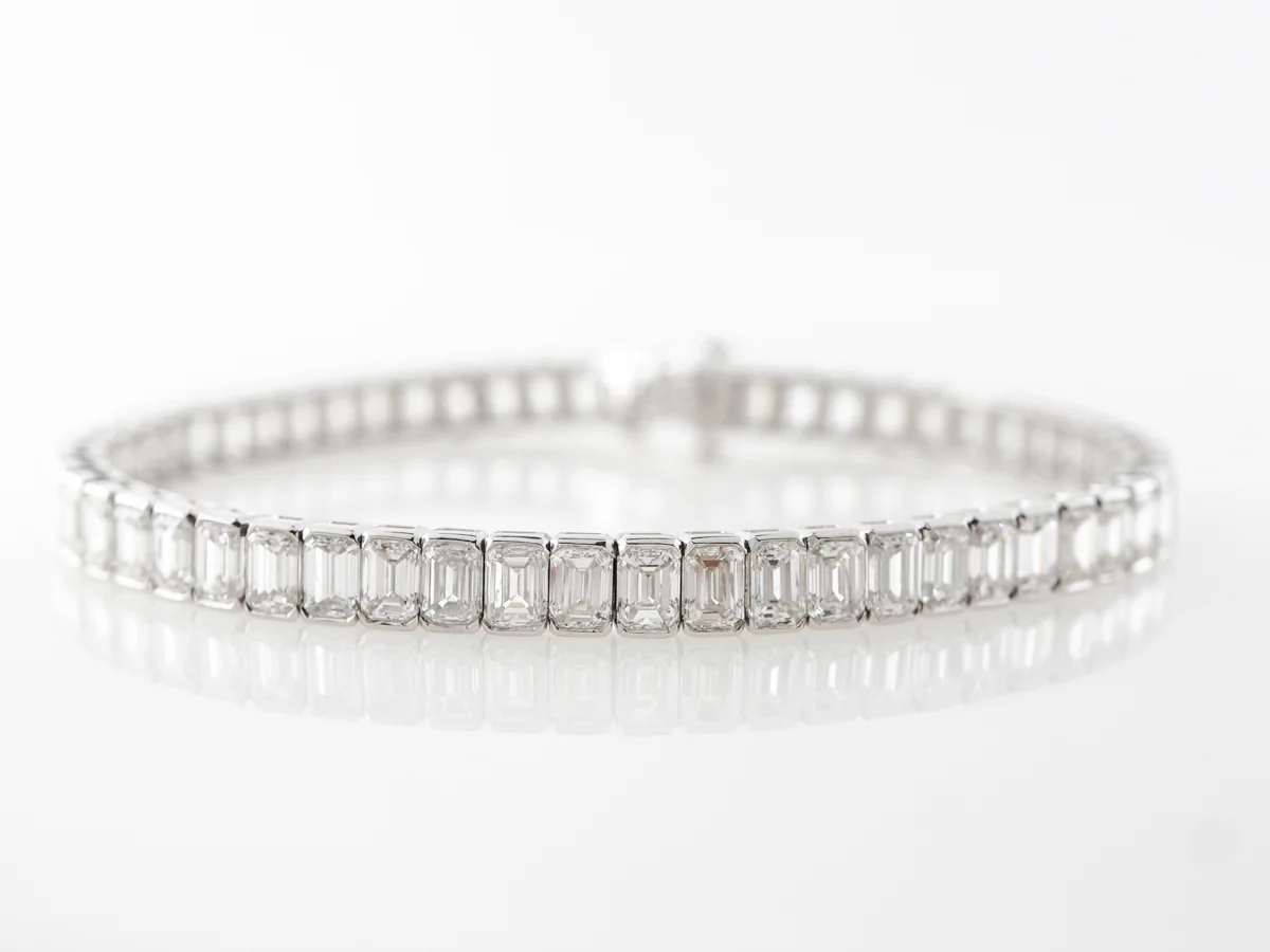 18 Carat Emerald Cut Diamond Straight Line Bracelet - Image 2