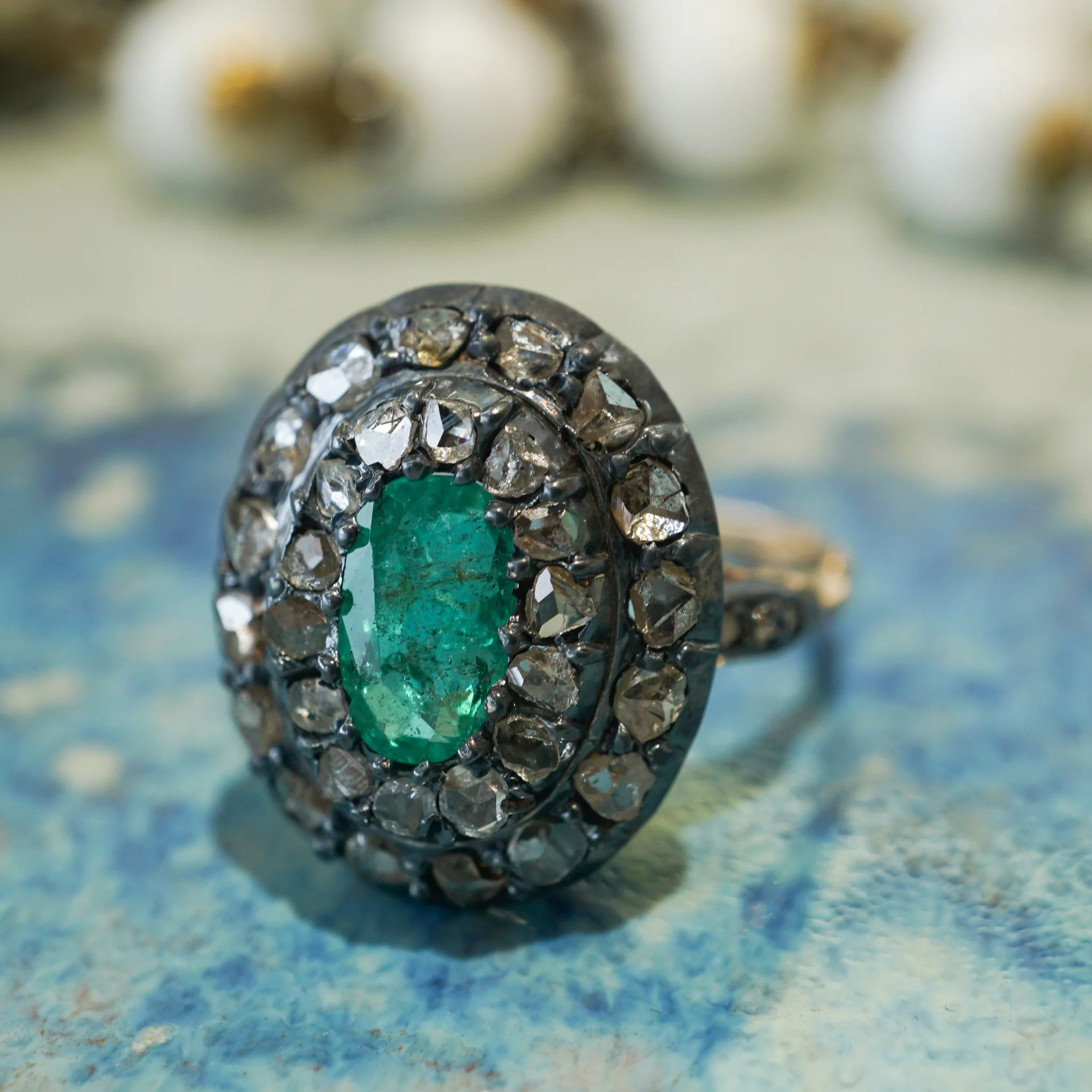 1820's Georgian Emerald Ring in Silver & 14k Yellow Gold - Image 6
