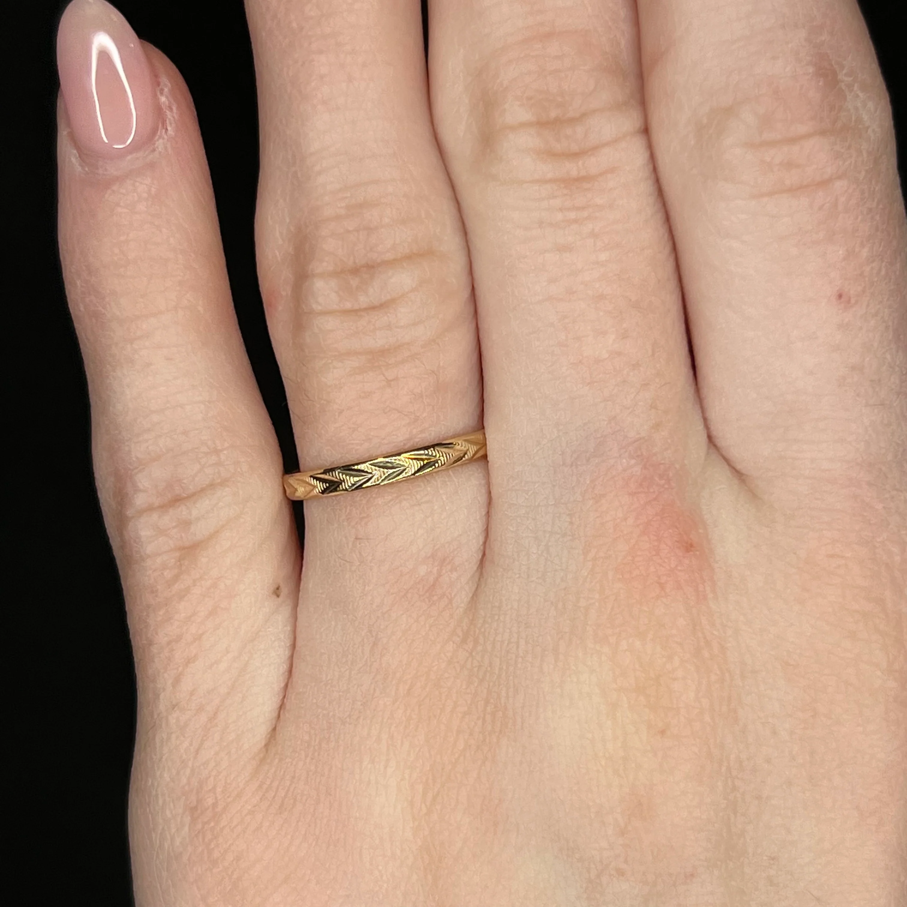 2.24mm Art Deco Chevron Wedding Band in 14k Yellow Gold - Image 6