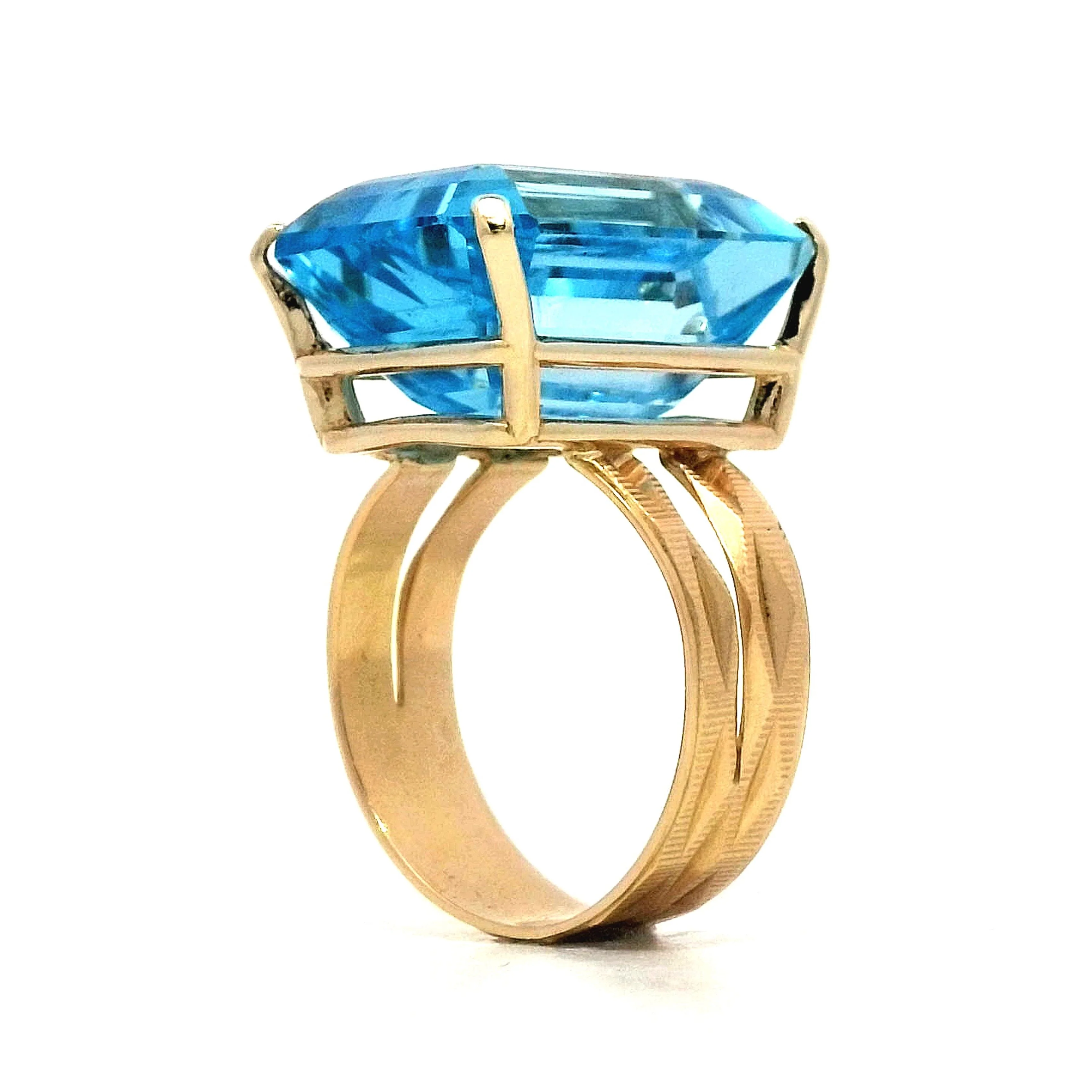 20.45 Blue Topaz Cocktail Ring in 14k Yellow Gold - Image 5