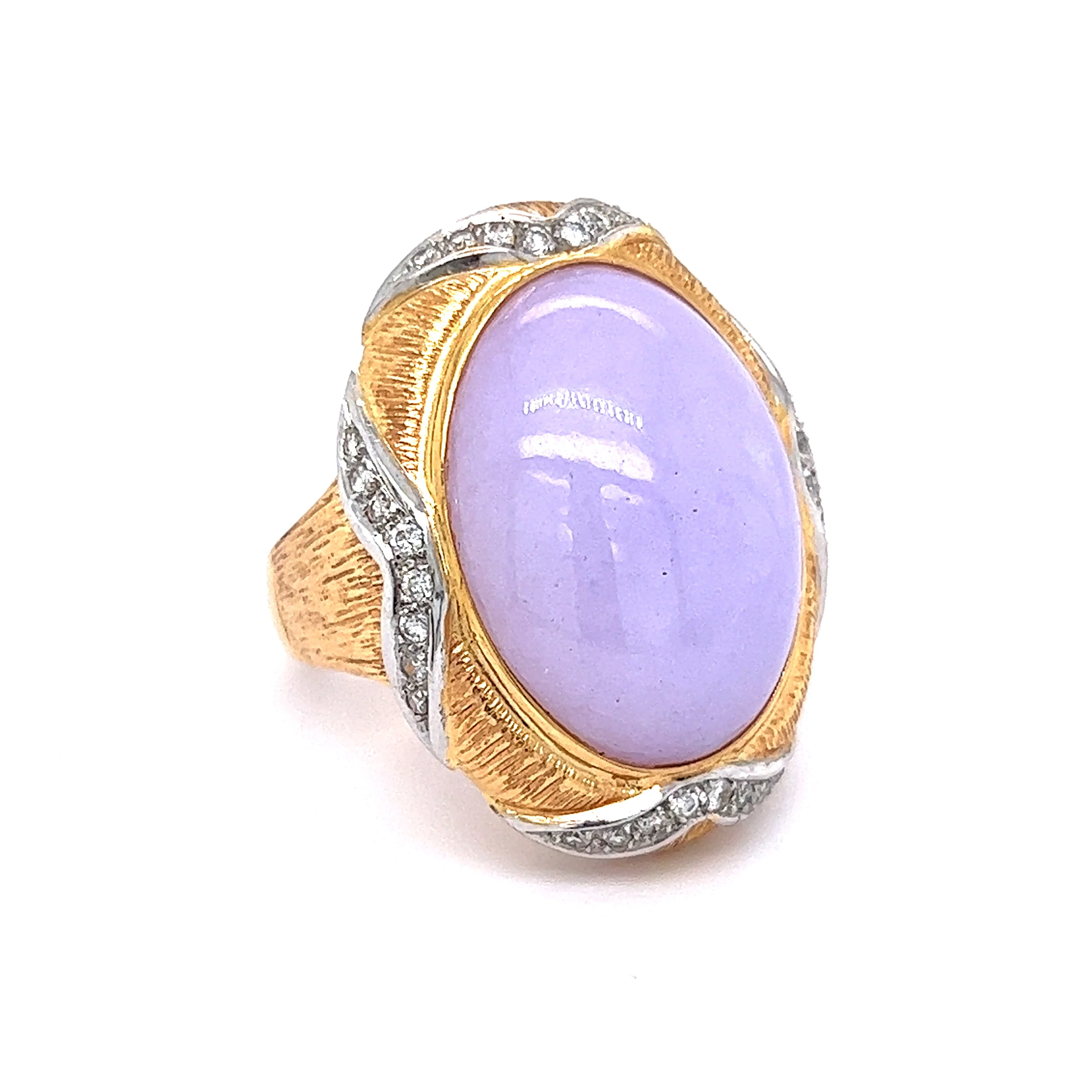 26.27 Lavender Jadeite Cabochon Cocktail Ring in 14k Yellow Gold - Image 3