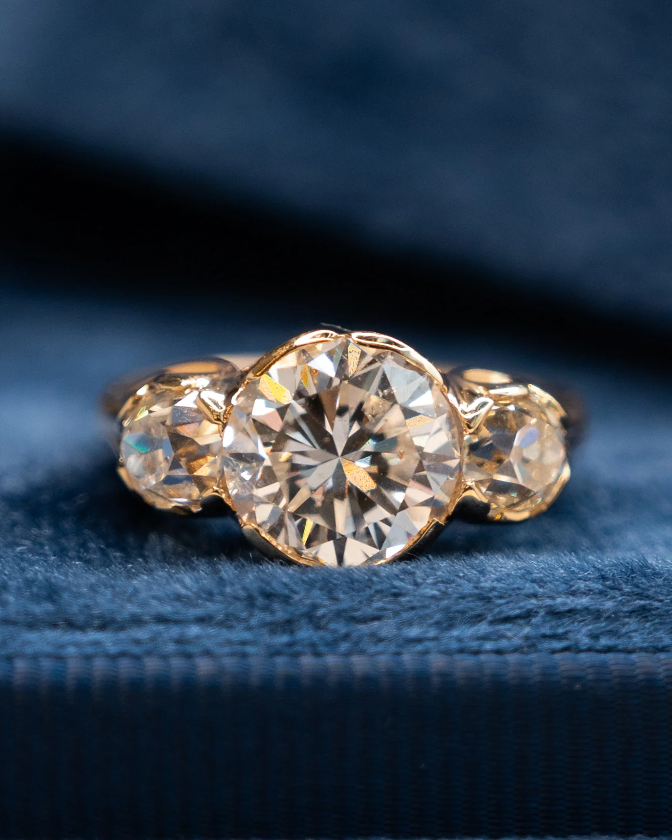 3.03 GIA Transitional Diamond Engagement Ring 18k - Image 6