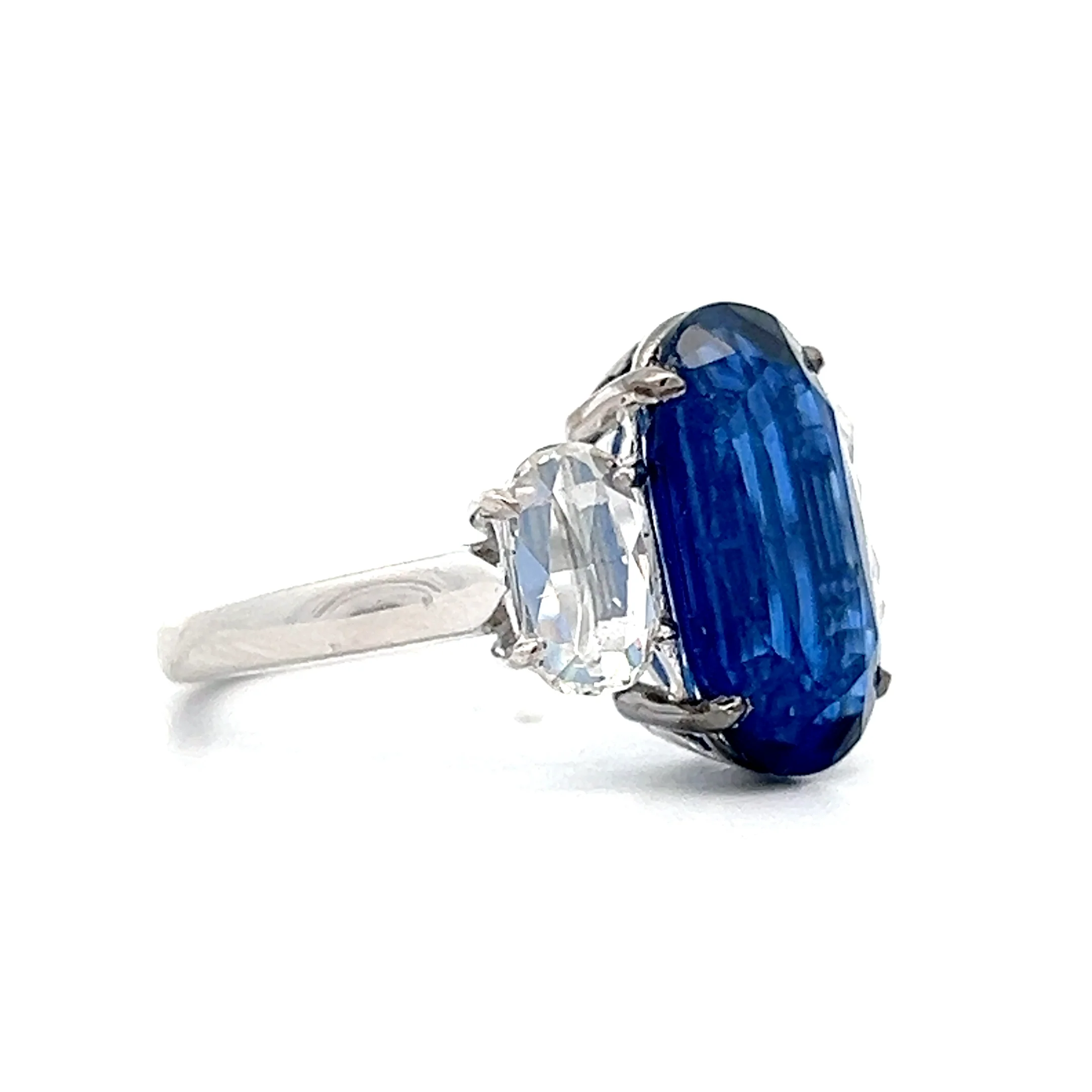 3.75 Oval Cut Tanzanite & Diamond Ring in 18k - Image 3
