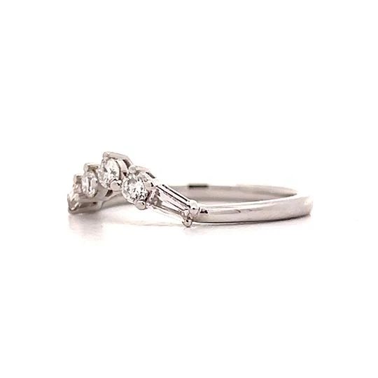 .30 Round & Baguette Diamond Contour Band in 18k - Image 2