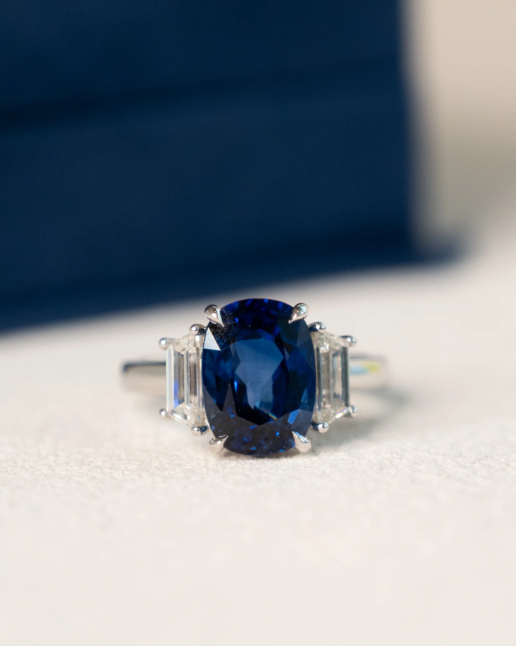 4.15 Cushion Sapphire & Diamond Engagement Ring 18k - Image 6