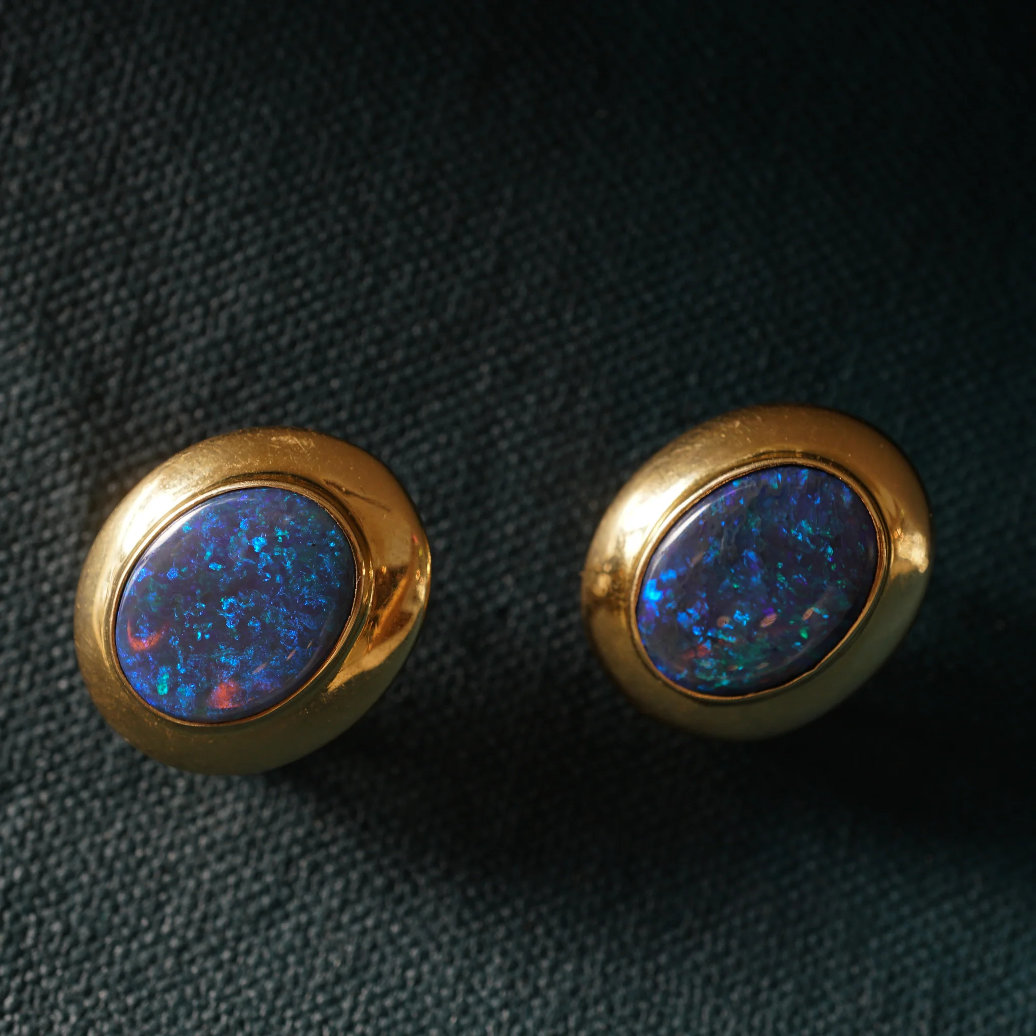4.17 Carat Opal Earrings in 18k Yellow Gold - Image 4