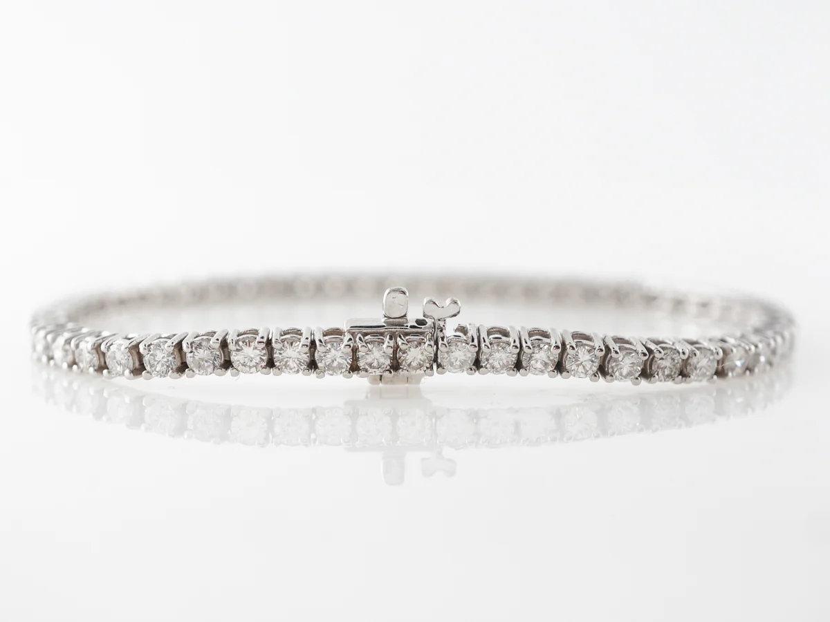 RTV ** 4.50 Carat Diamond Tennis Bracelet in White Gold - Image 2