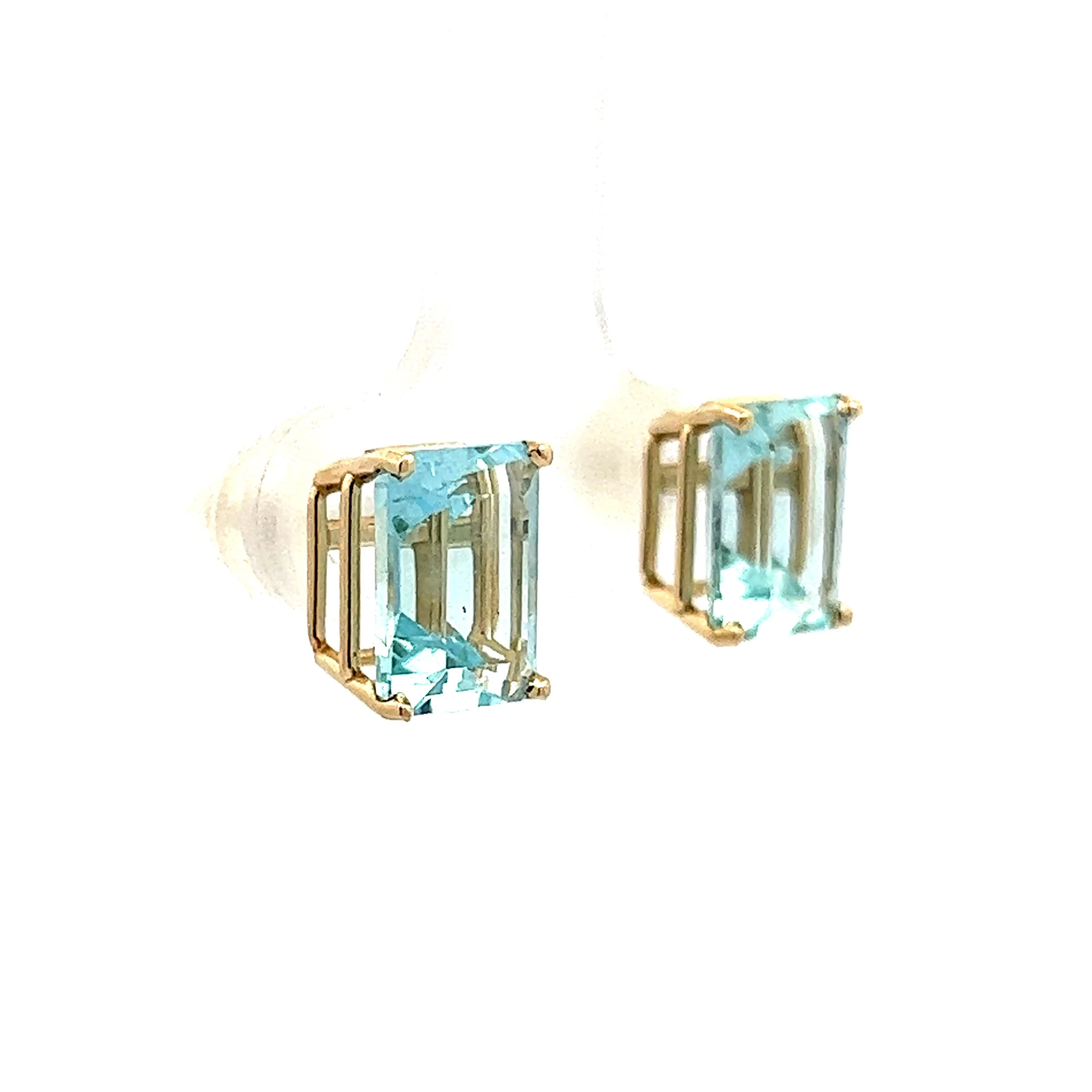 4.51 Aquamarine Stud Earrings in Yellow Gold - Image 3