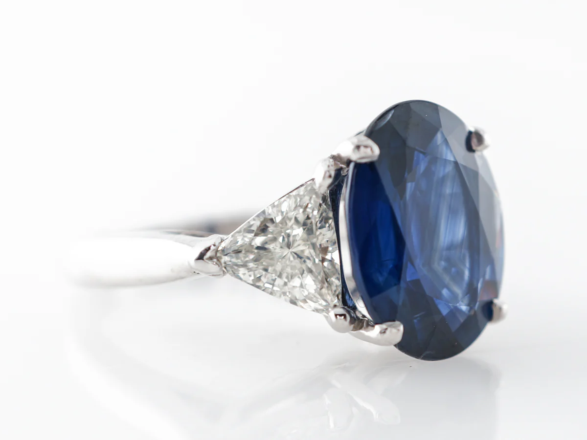 5.30 Oval Sapphire & Trilliant Cut Diamond Engagement Ring - Image 3