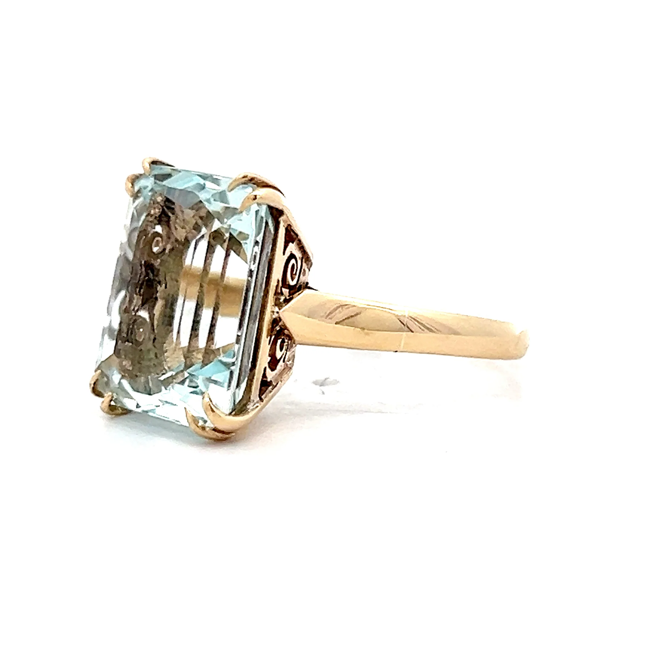 5.67 Vintage Aquamarine Cocktail Ring in 14k Yellow Gold - Image 2