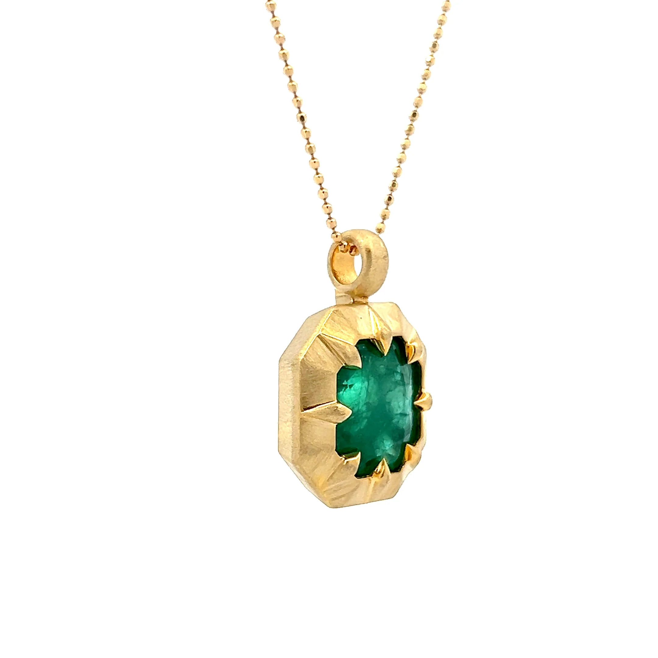 5.90 Emerald Pendant Necklace in 18k Yellow Gold - Image 3