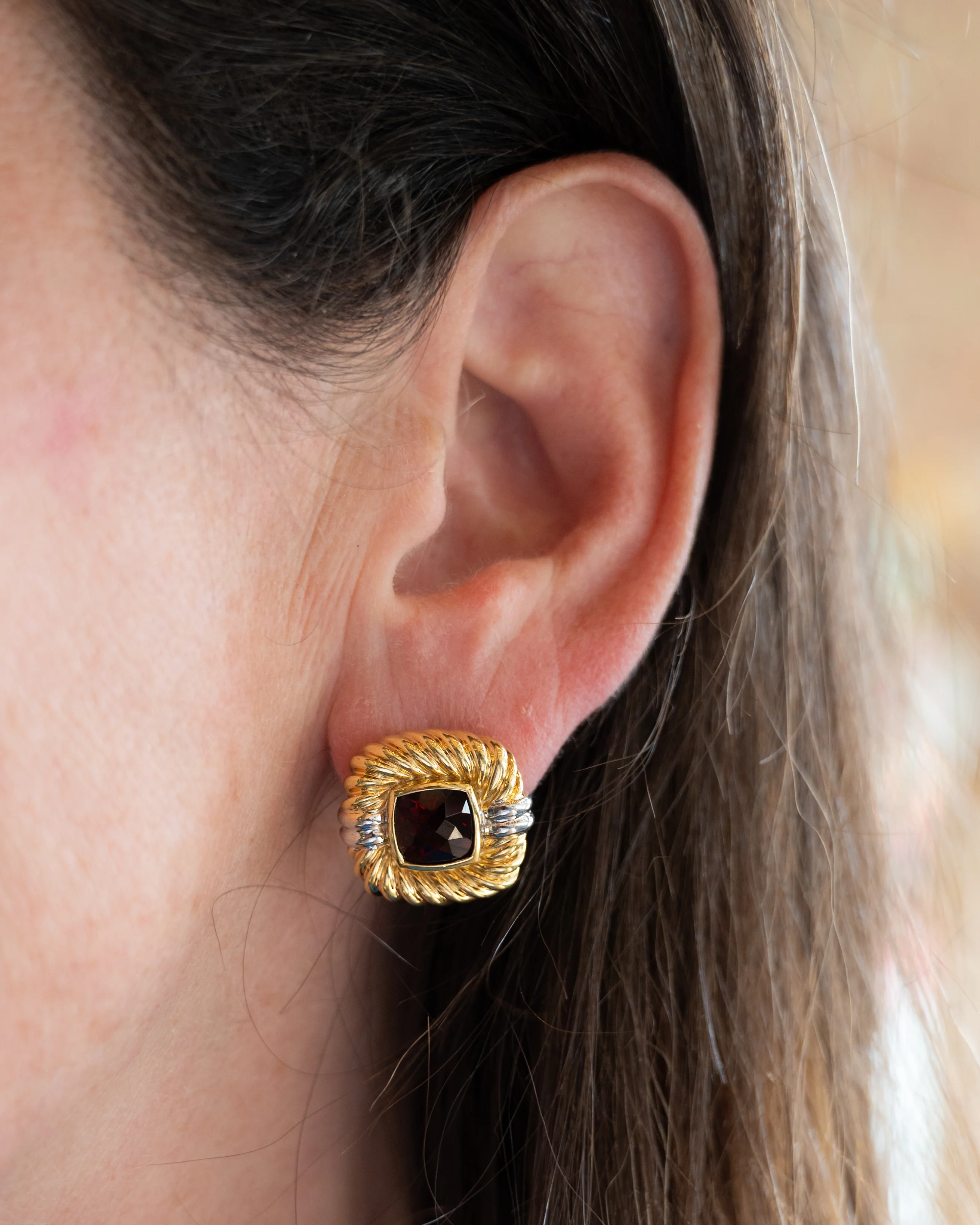 6.68 David Yurman Garnet Earring Studs 18k Yellow Gold - Image 6