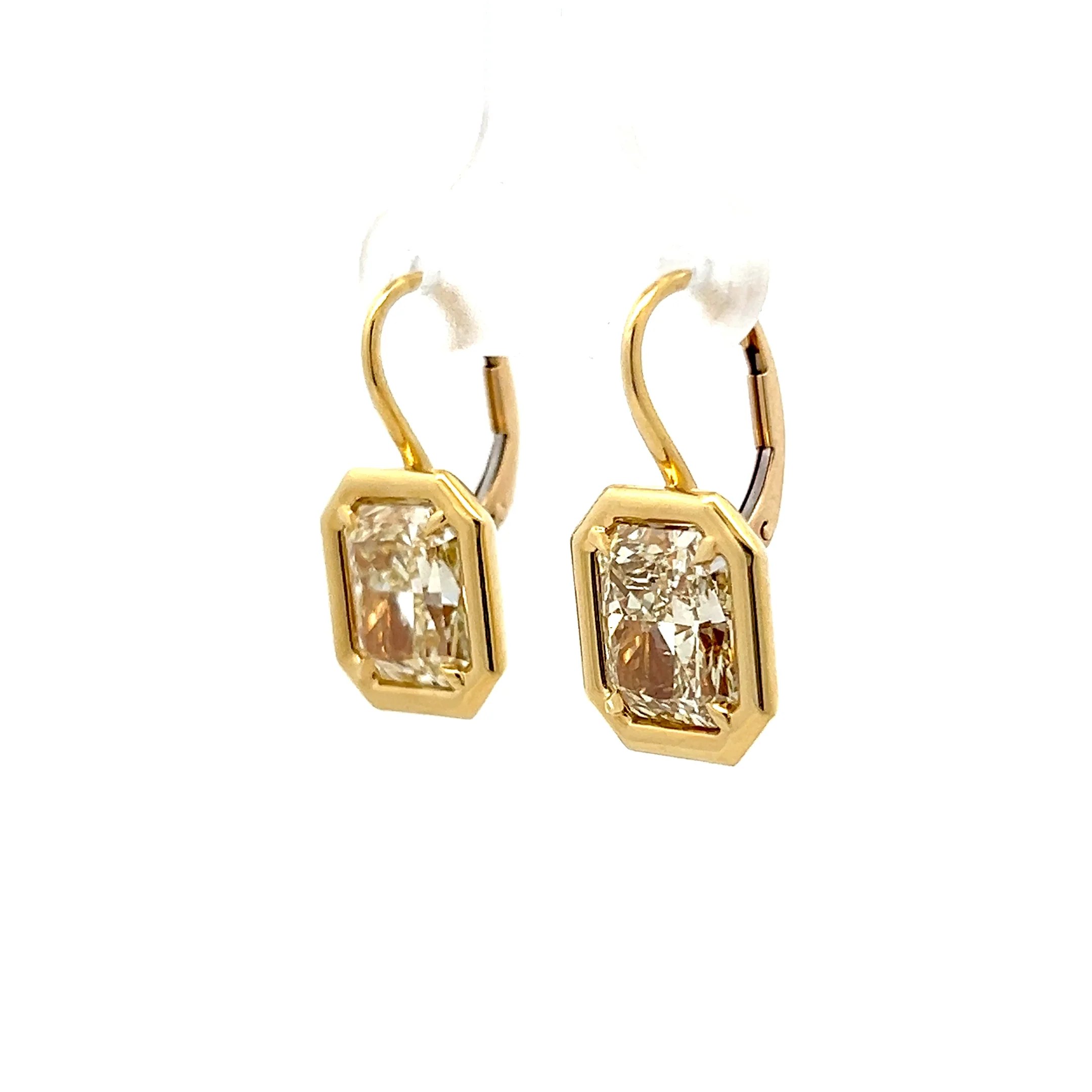 6.72 Radiant Cut Diamond Drop Earrings in 18k - Image 2
