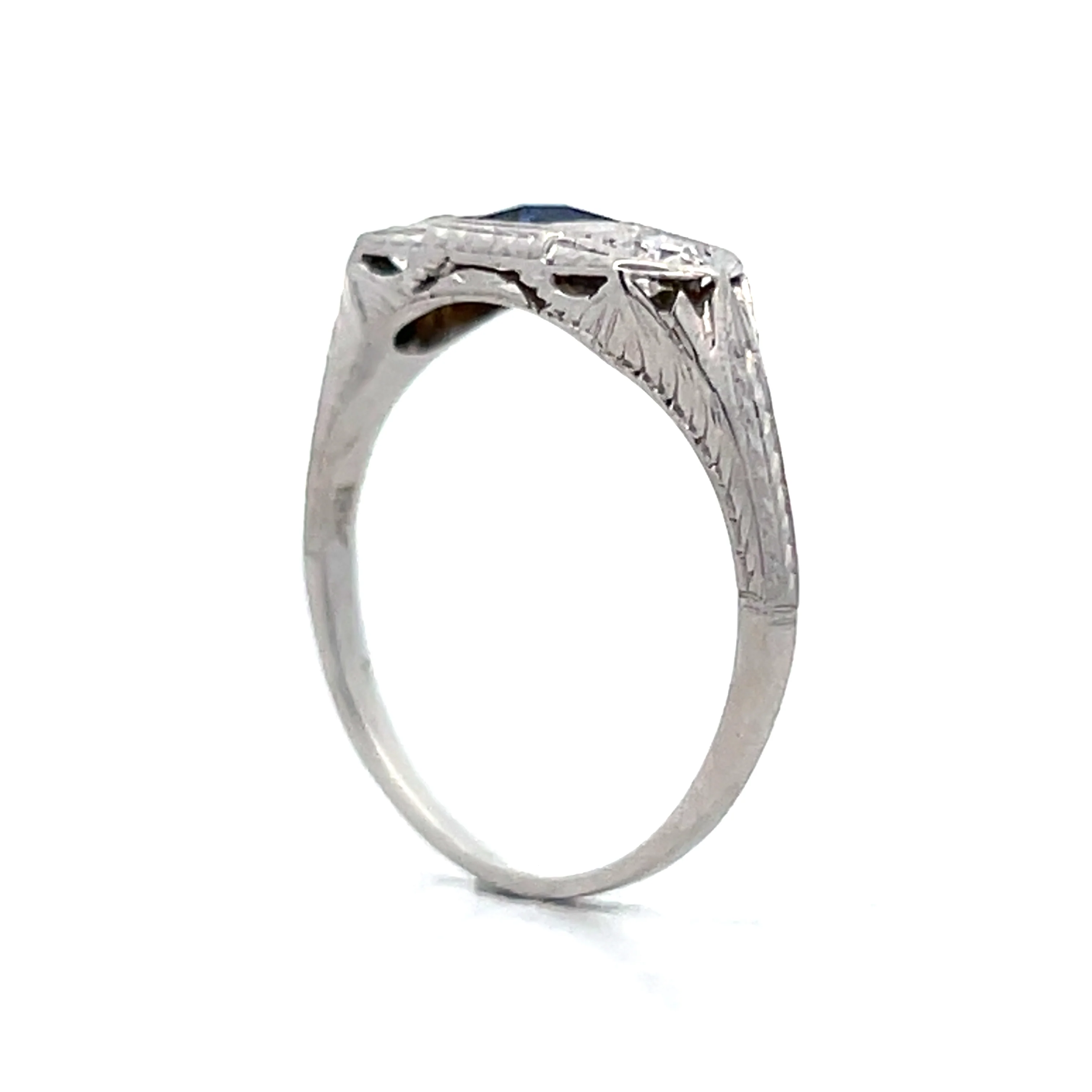 .65 Vintage Art Deco Sapphire Three Stone Ring in 18k - Image 5