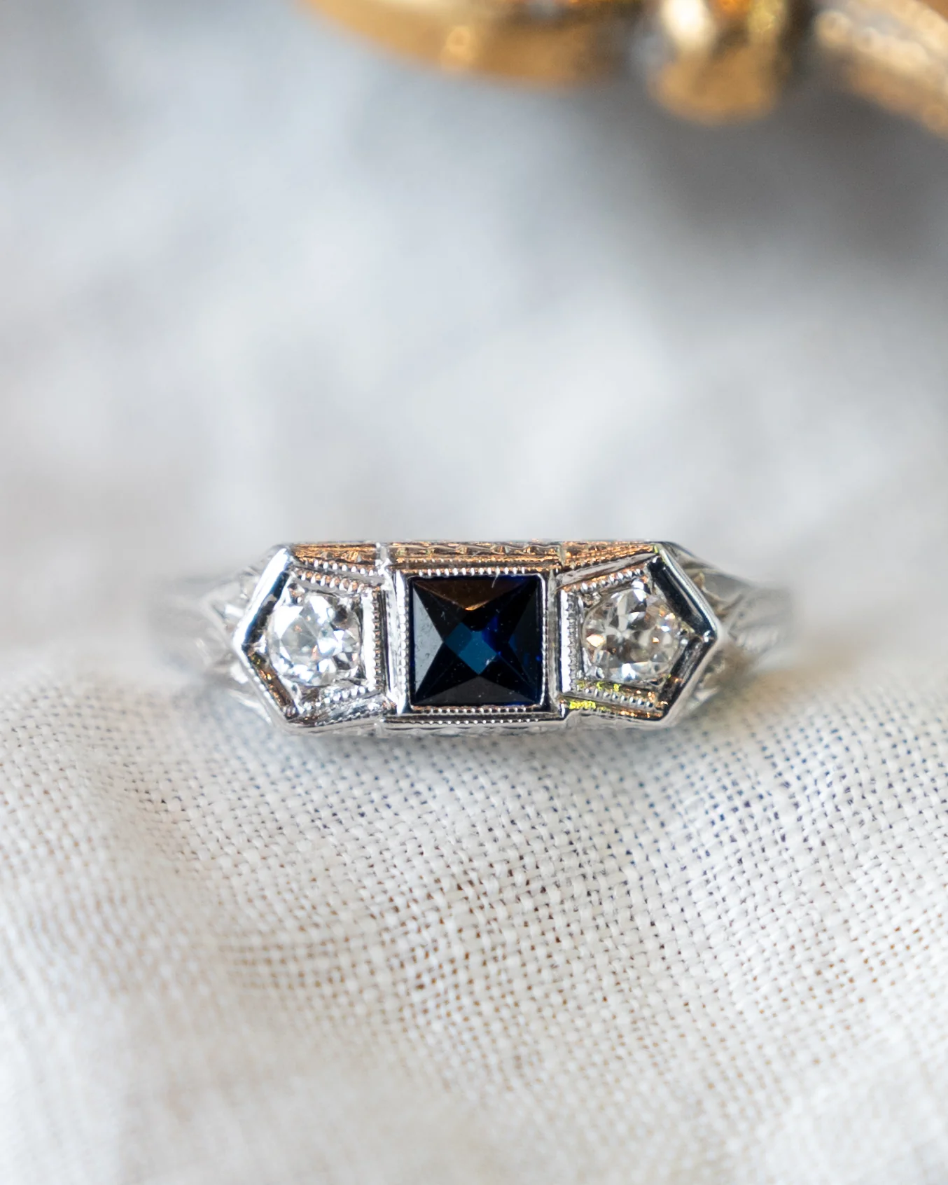 .65 Vintage Art Deco Sapphire Three Stone Ring in 18k - Image 6