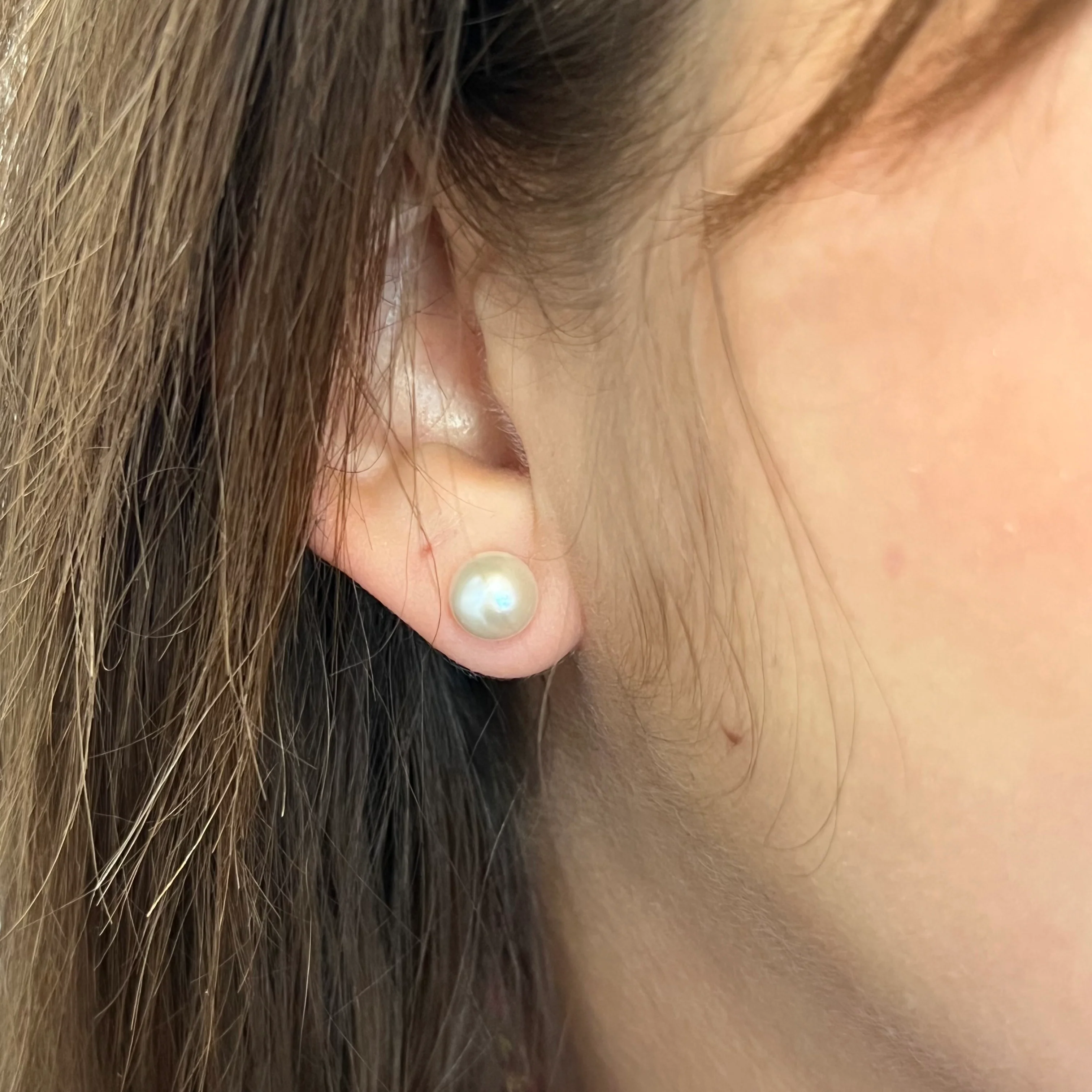 8mm Classic Pearl Stud Earrings in 18k Yellow Gold - Image 4