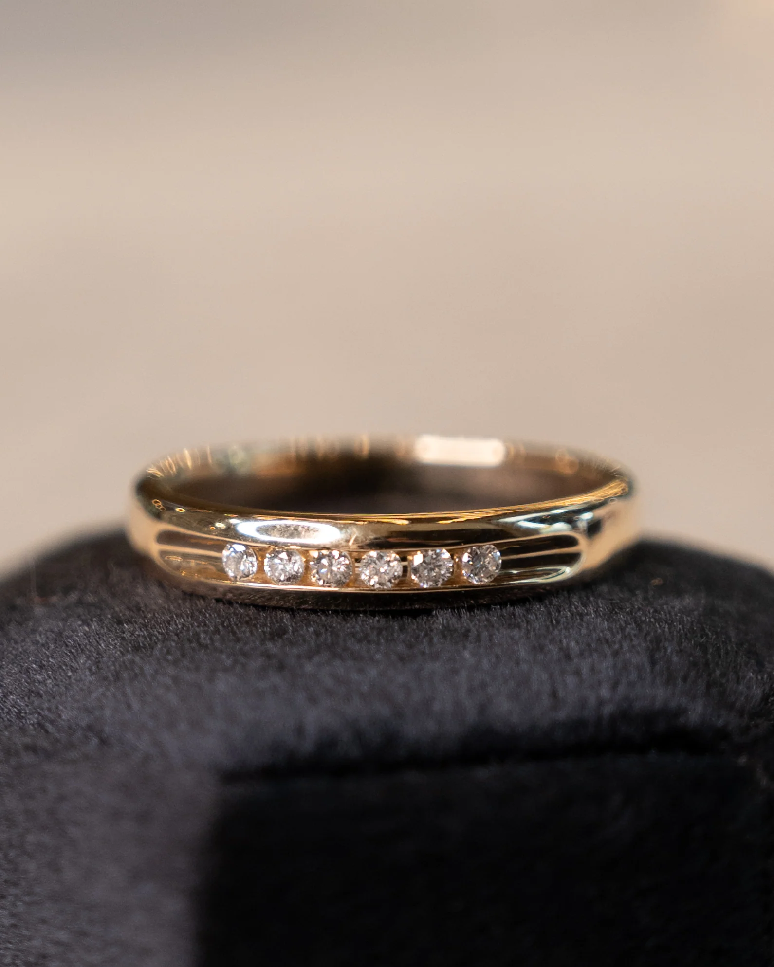 .90 Mens Diamond Wedding Band in 14k Yellow Gold - Image 6