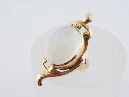 Antique Art Nouveau Cabochon Moonstone Cocktail Ring in 14 karat Yellow Gold - Image 3