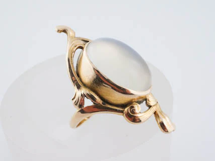 Antique Art Nouveau Cabochon Moonstone Cocktail Ring in 14 karat Yellow Gold - Image 4