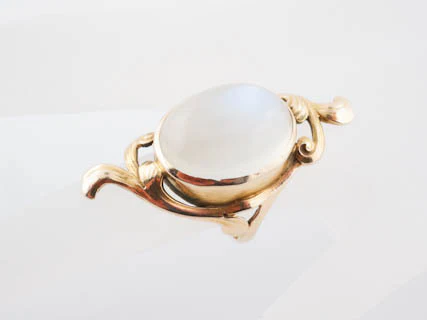 Antique Art Nouveau Cabochon Moonstone Cocktail Ring in 14 karat Yellow Gold - Image 5
