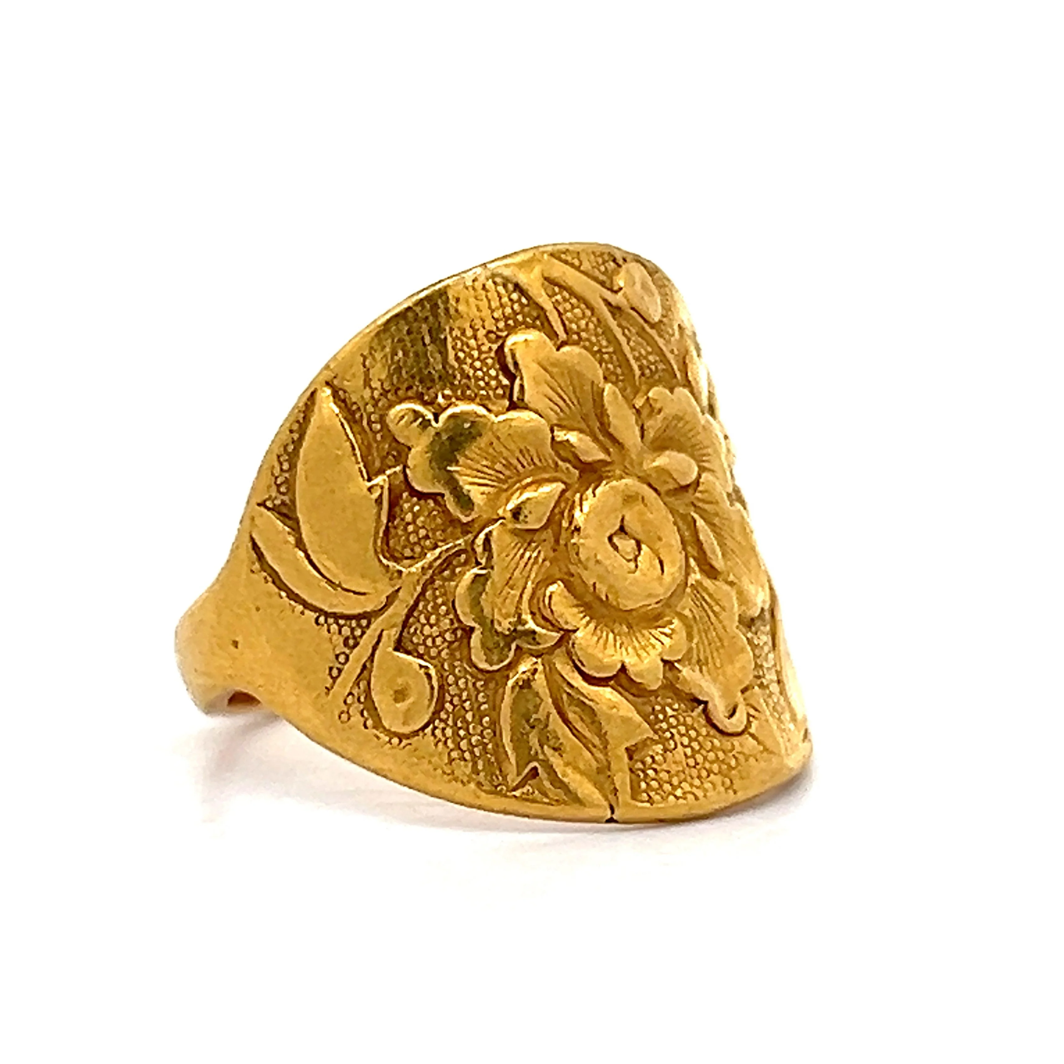 Antique Art Nouveau Engraved Statement Ring in 18k Yellow Gold - Image 3