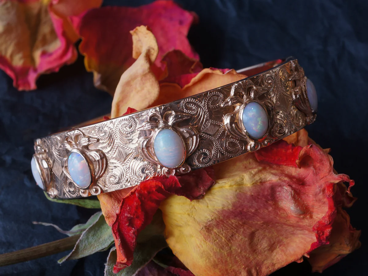 Antique Bangle Victorian 4.25 Oval Cabochon Cut Opal in 14k Yellow Gold - Image 4