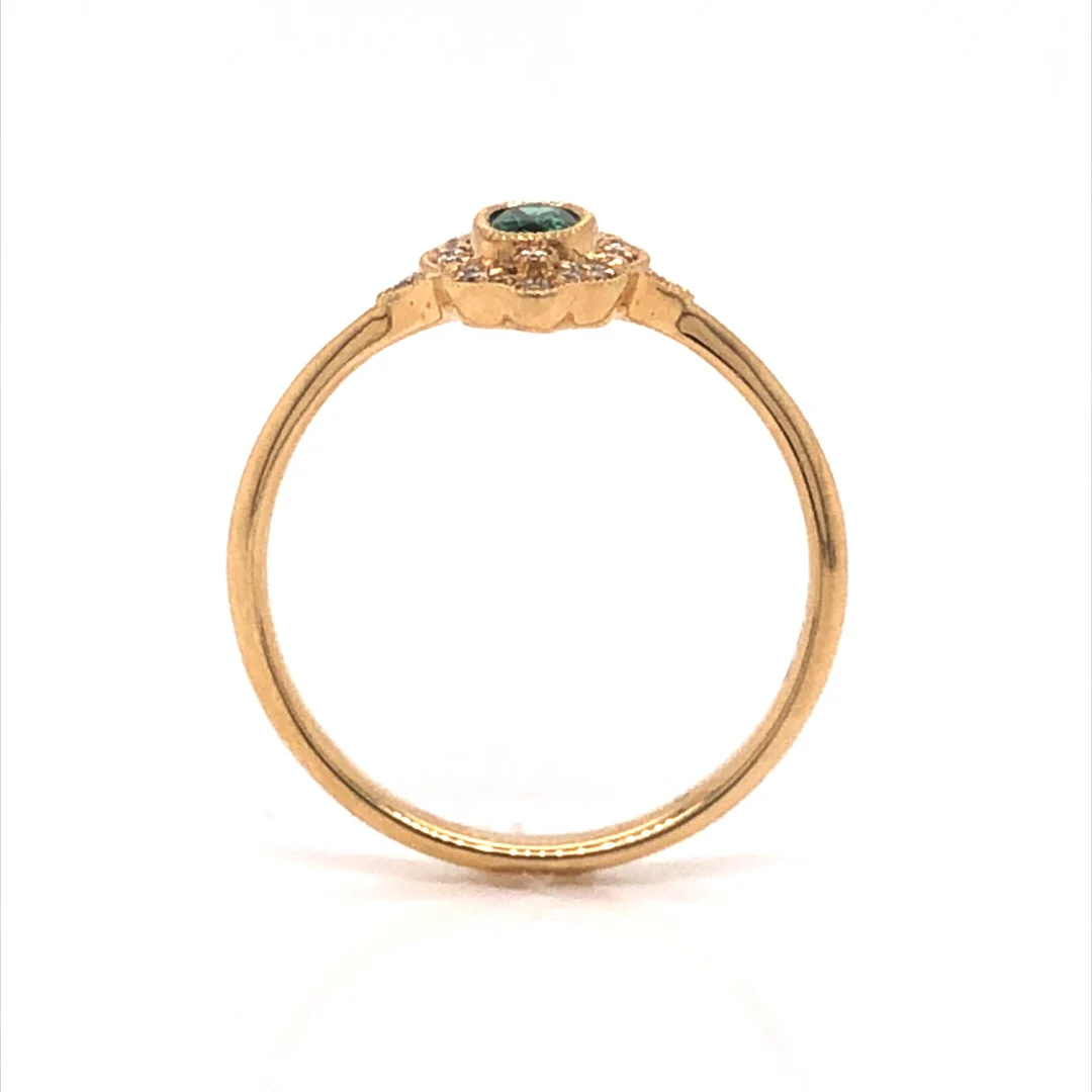 Antique Inspired Oval Emerald & Diamond Ring in 18k Yellow Gold - Image 4