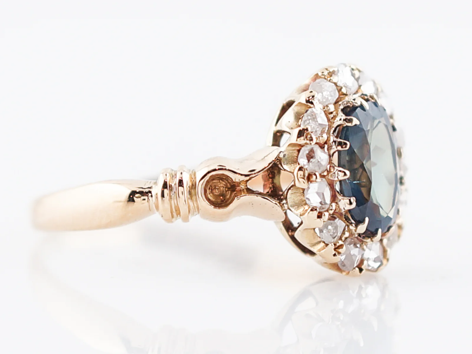 Antique Right Hand Ring Victorian .93 GIA Oval Cut Natural Color Changing Alexandrite in 14k Yellow Gold - Image 4