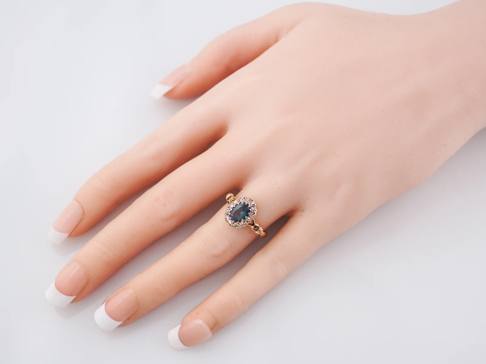 Antique Right Hand Ring Victorian .93 GIA Oval Cut Natural Color Changing Alexandrite in 14k Yellow Gold - Image 9