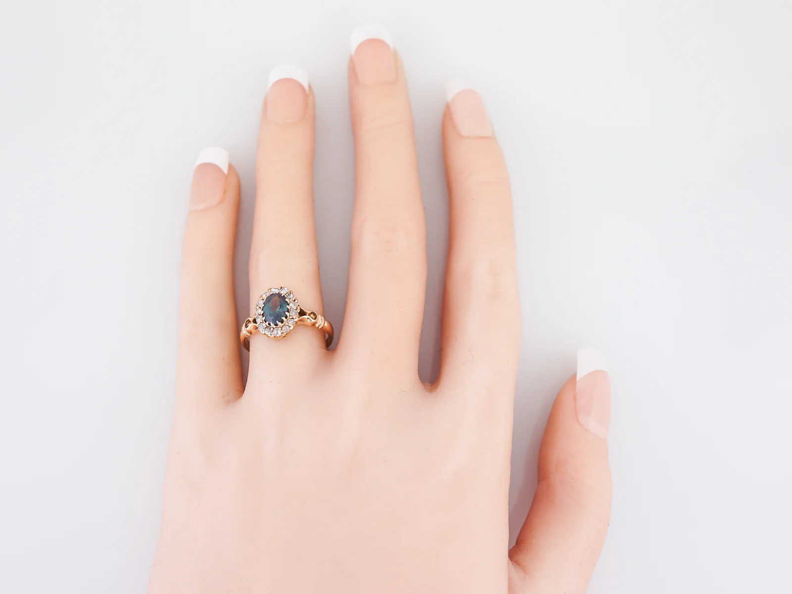Antique Right Hand Ring Victorian .93 GIA Oval Cut Natural Color Changing Alexandrite in 14k Yellow Gold - Image 7