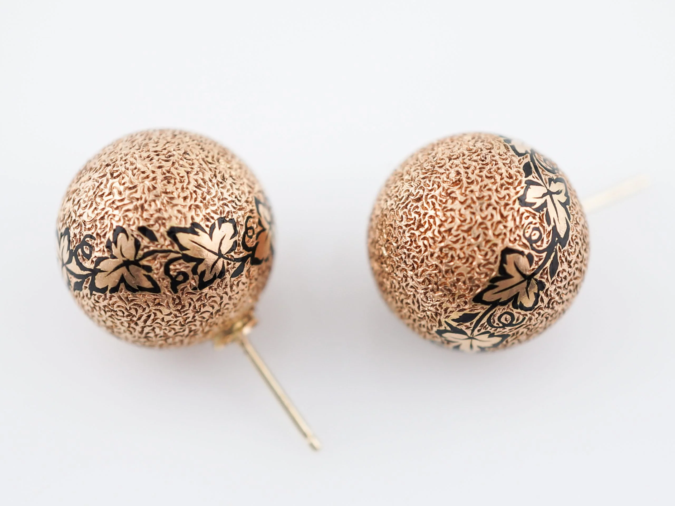 Antique Victorian Black Enameled Maple Leaf Earrings in 14k Yellow Gold - Image 4