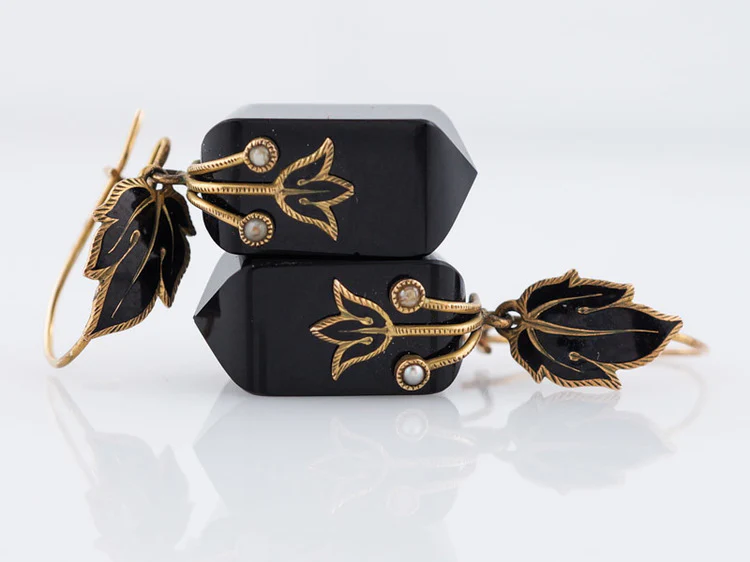 Antique Victorian Onyx and Seed Pearl Mourning Earrings in 14k Yellow Gold - Image 4