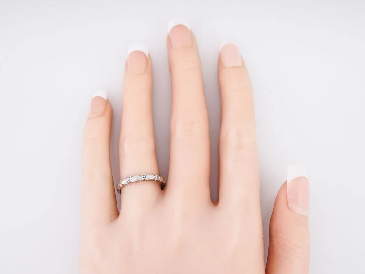 Antique Wedding Band Art Deco Geometric in 18k White Gold - Image 4