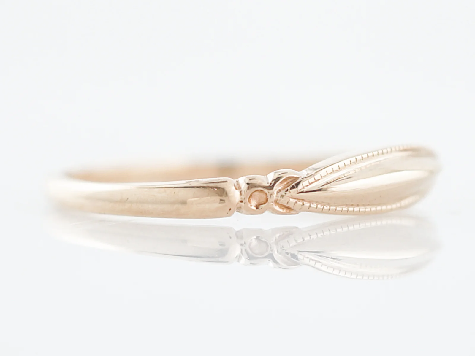 Antique Wedding Band Late Art Deco in 14k Yellow Gold - Image 3