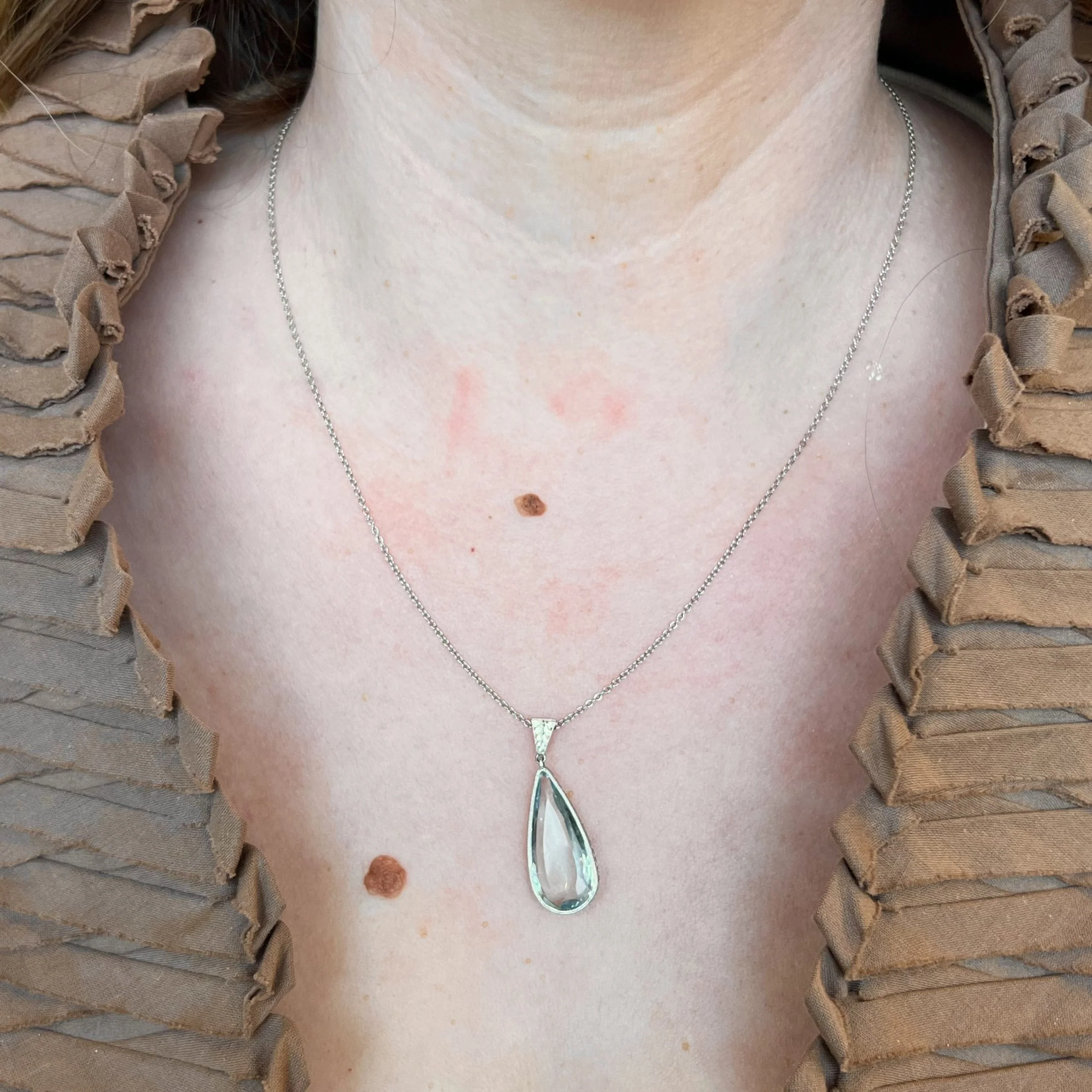 Art Deco Pear Cut Aquamarine Pendant Necklace in Platinum - Image 4