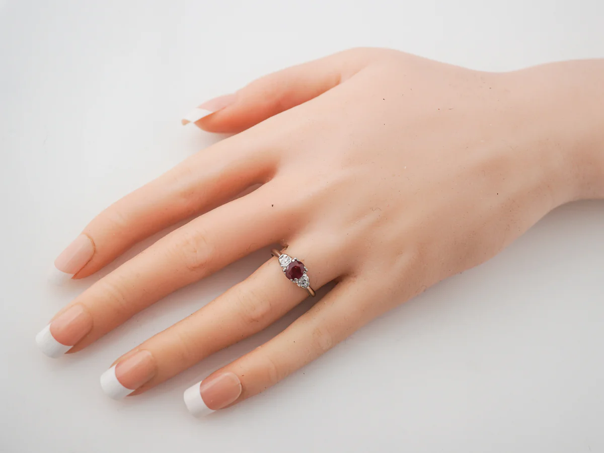 Vintage Art Deco Oval Cut Ruby Engagement Ring in Platinum - Image 7